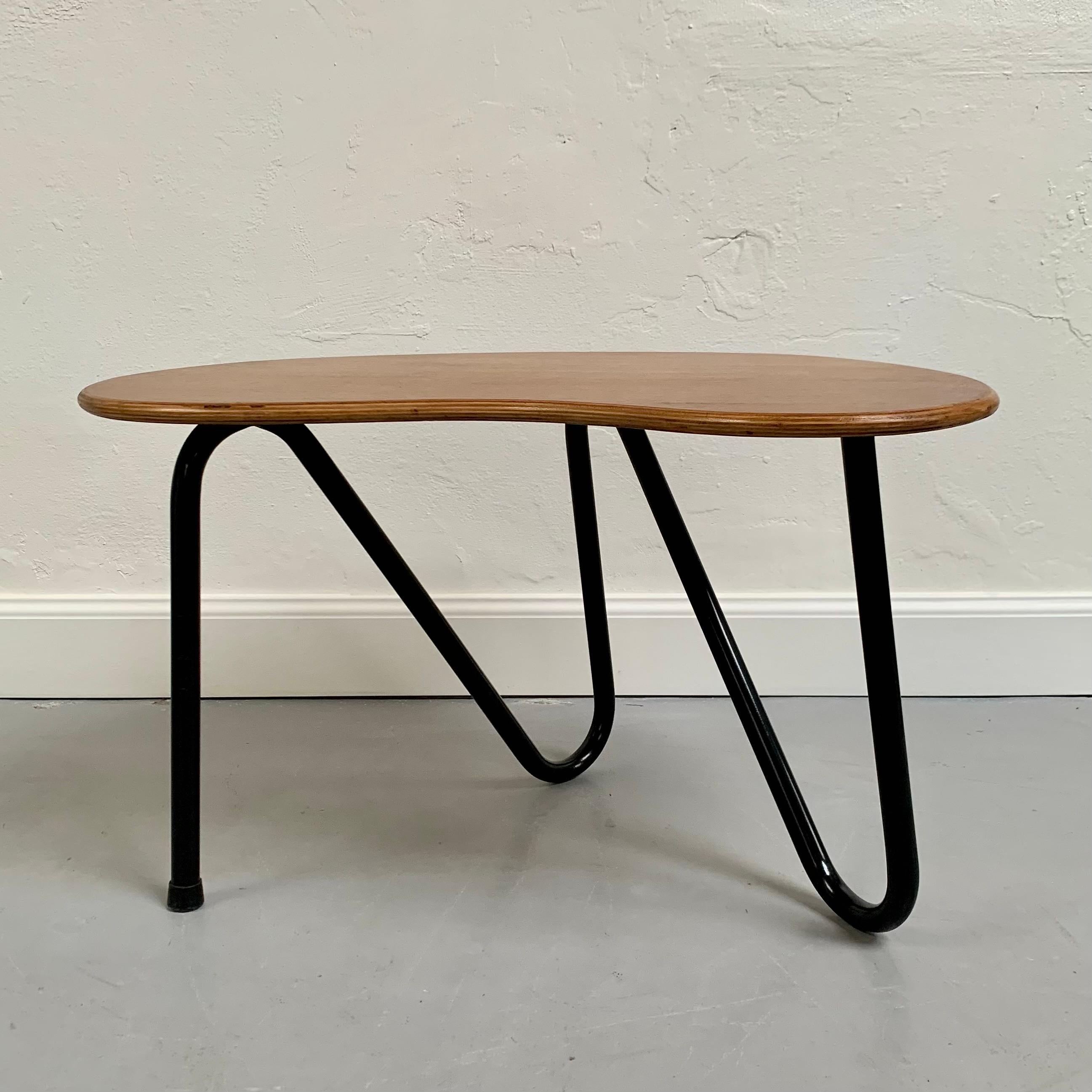 Mesa de centro Pierre Guariche Original Prefacto, hacia 1952, Francia. en Bueno estado para la venta en Brussels, BE