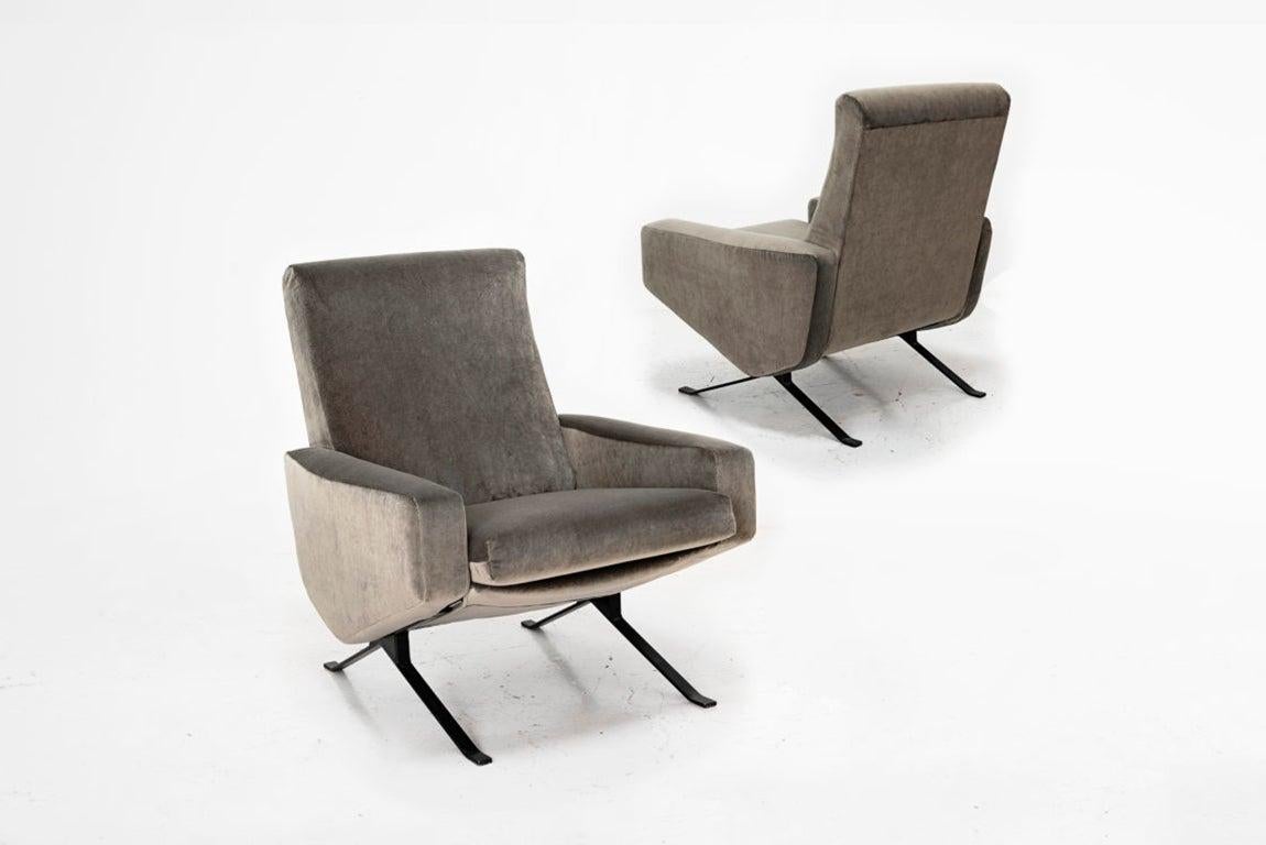 Pierre Guariche (1926 - 1995)

Pair of armchairs manufactured by Steiner 
France, 1960
Steel, wool upholstery

Measurements
76 cm x 76 cm x 86h cm
29.93 in. x 29.93 in. x 33,86 in.

Provenance
Private collection, France

Biography
The