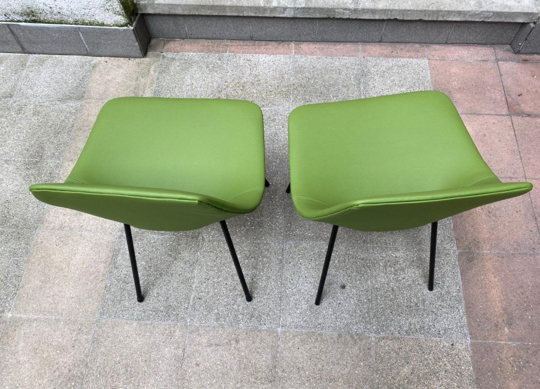 Pierre Guariche, Pair of Chairs Model Tonneau In Excellent Condition For Sale In Saint Ouen, FR