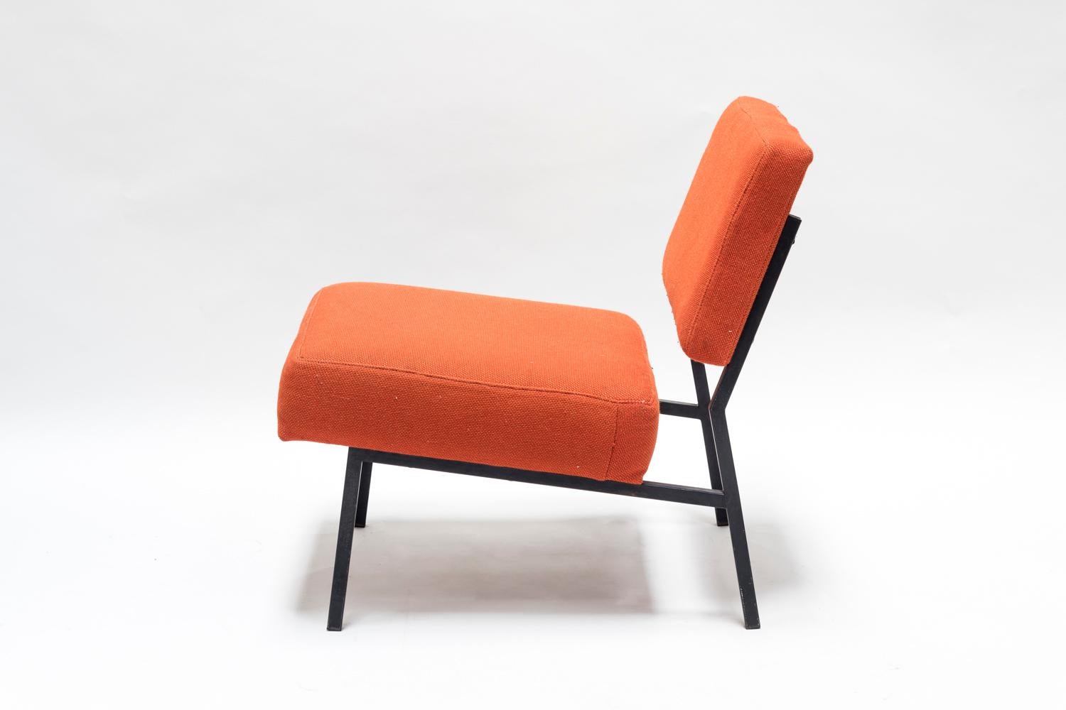Pierre Guariche, Pair of Fireside Chairs in Black Lacquered Metal and Orange Fab In Good Condition In Saint-Ouen, FR