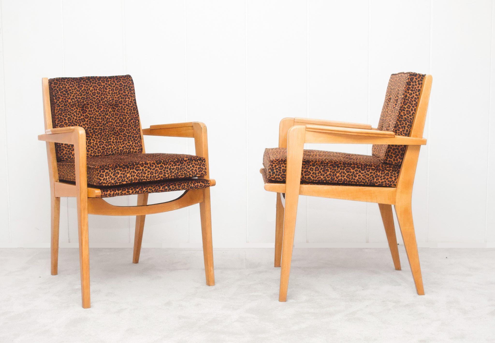Pierre Guariche
Coppia di poltrone in rovere chiaro, modello FS104, con meccanismo 