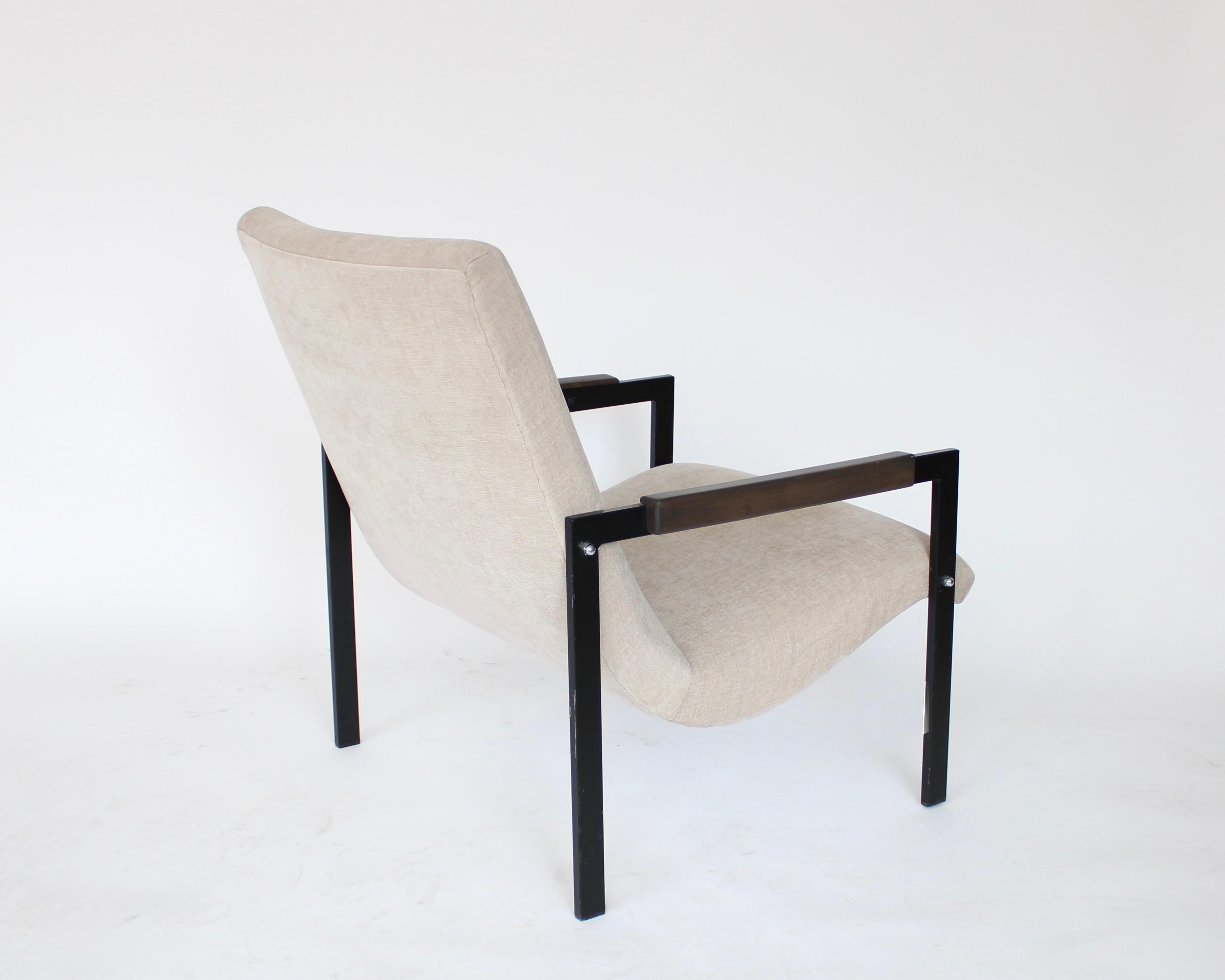 Milieu du XXe siècle Paire de fauteuils de salon français Pierre Guariche, vers 1960 pour ARP en vente