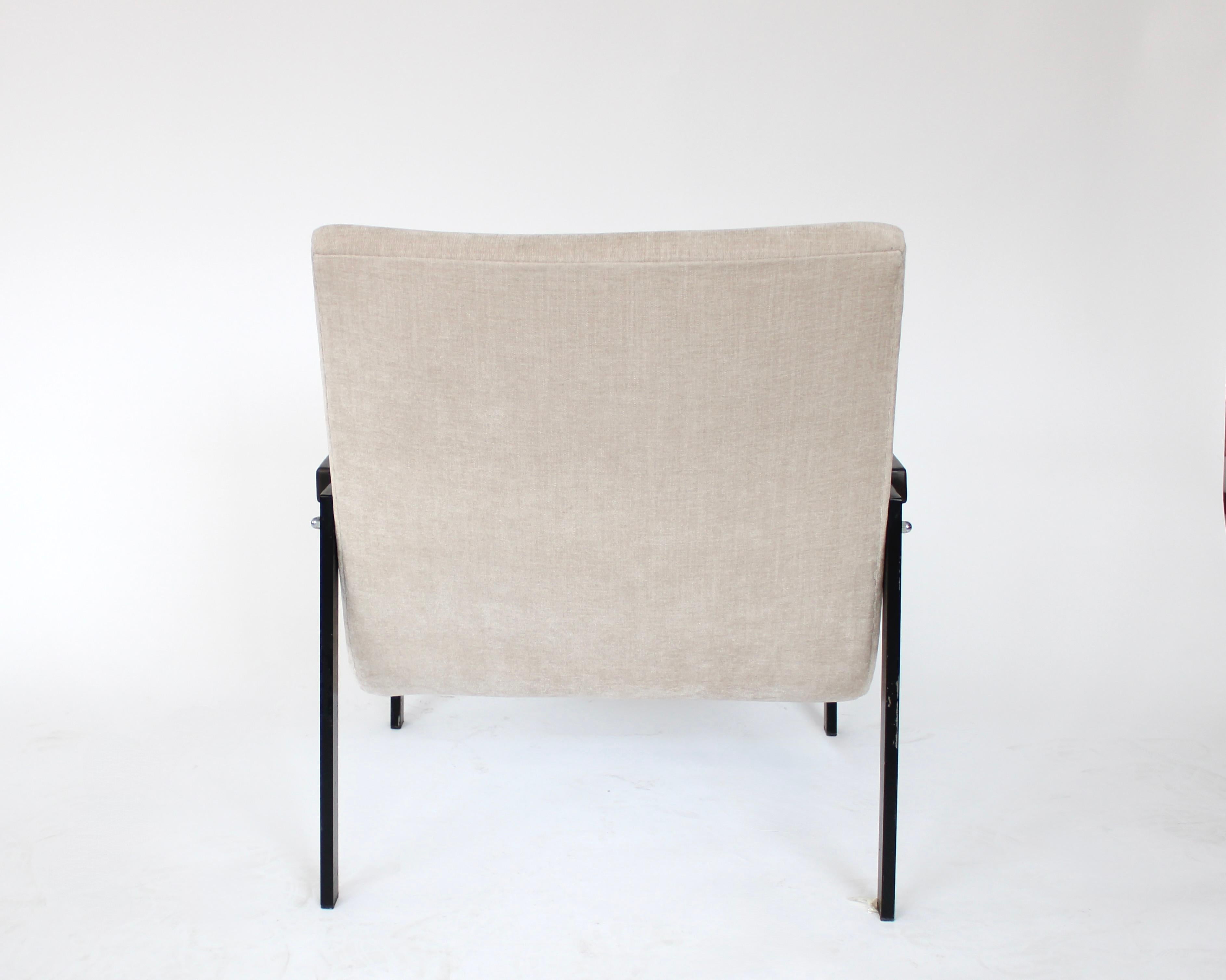 Acier Paire de fauteuils de salon français Pierre Guariche, vers 1960 pour ARP en vente