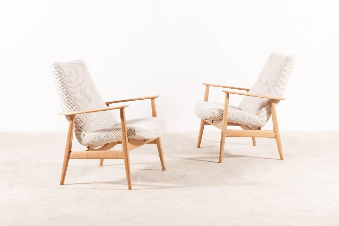 Beautiful pair of SK660 armchairs designed by Pierre Guariche and manufactured by the French company Steiner, 1953.
Here is a very rare variation of the SK660 designed with a wooden frame.

Wooden beech structure and wooden frame foam-filled and