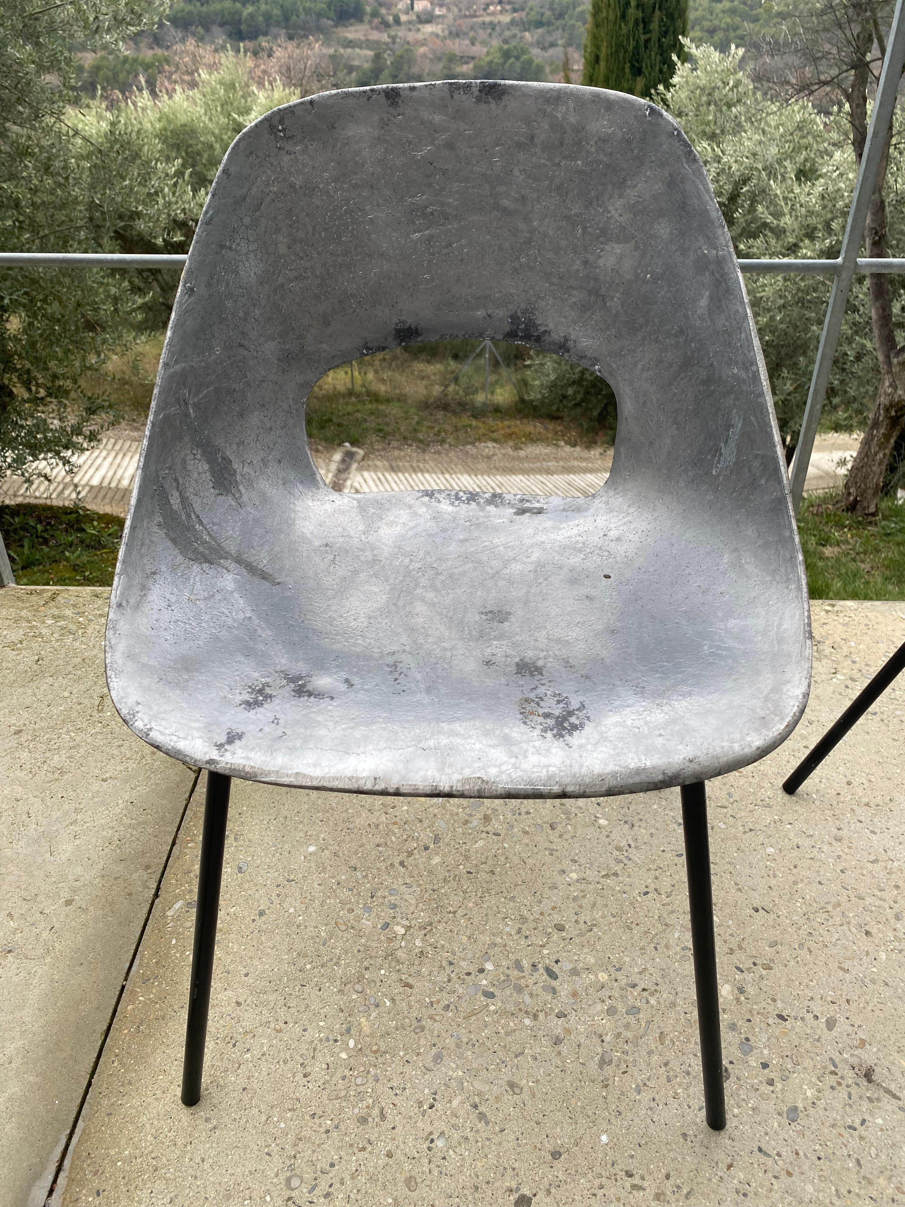 Pierre guariche 
Rare pair of tulip chairs 
Cast aluminum and black lacquered metal 
Circa 1954
W 46 x D 48 x H 72 cms 
The pair : 5400 euros