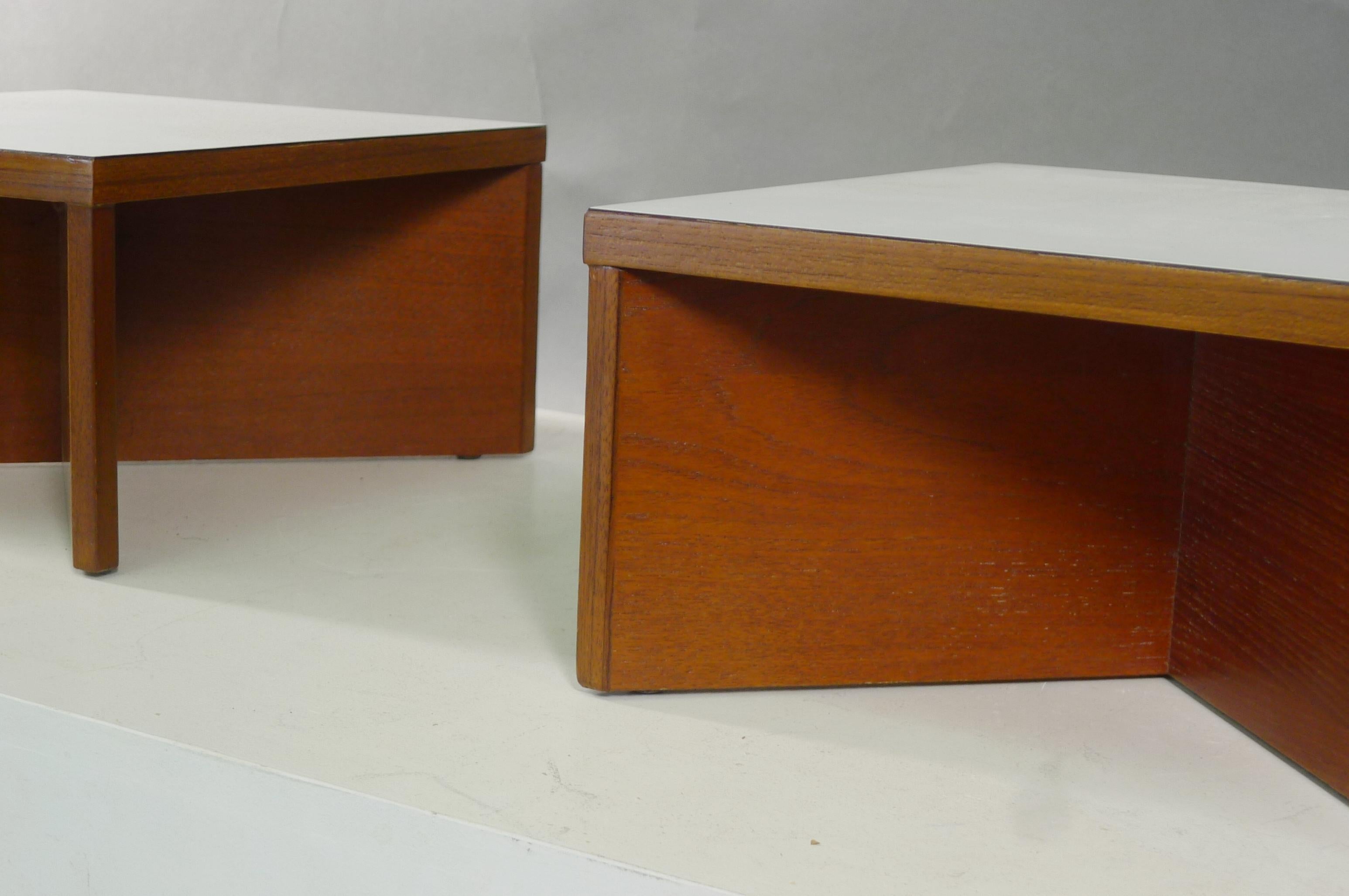 Mid-20th Century Pierre Guariche, Set of 2 Aquilon Side Tables, Les Huchers-Minvielle, 1960 For Sale