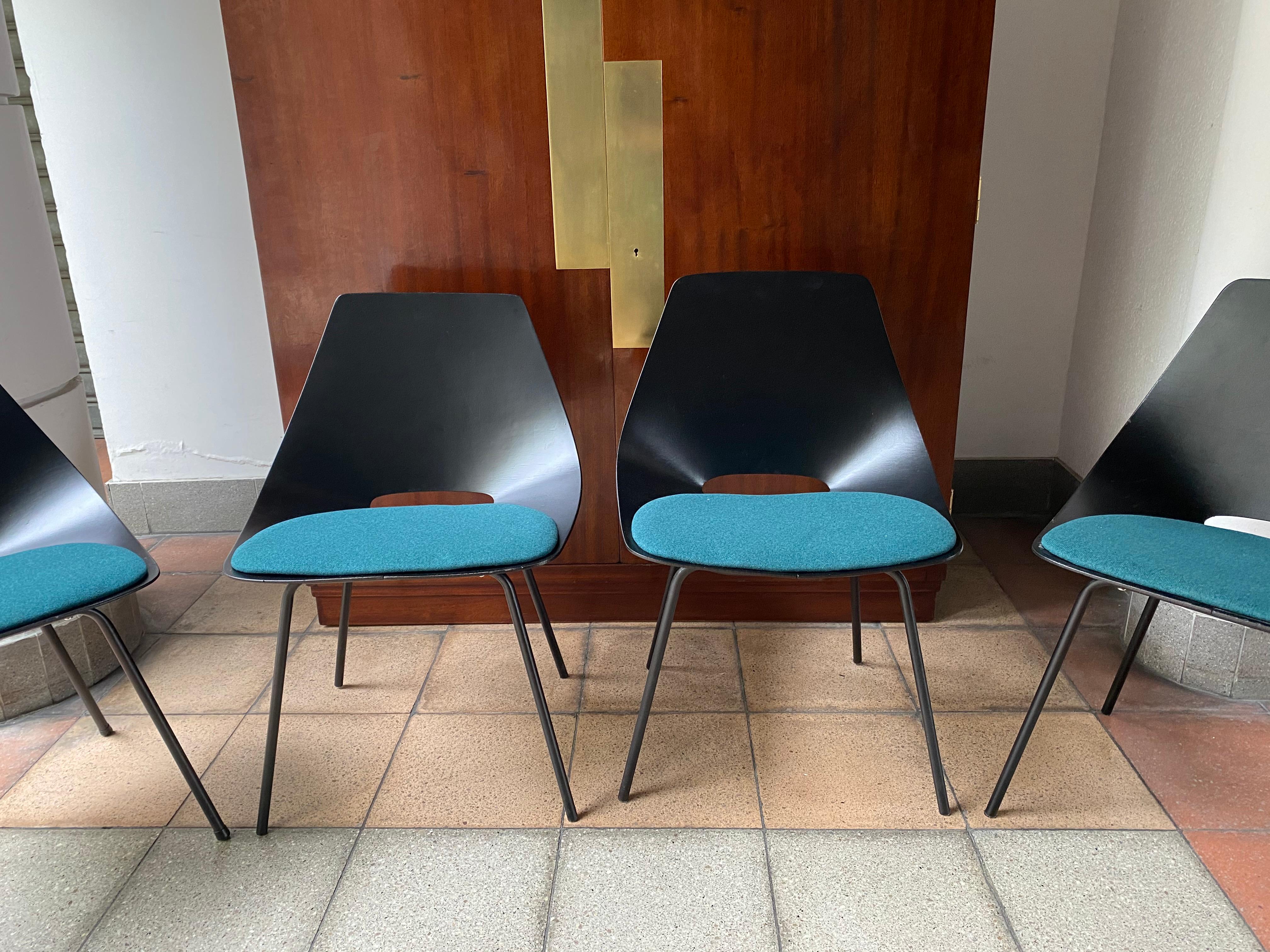 Pierre Guariche Set of 4 Chairs Model Tonneau In Good Condition In Saint Ouen, FR
