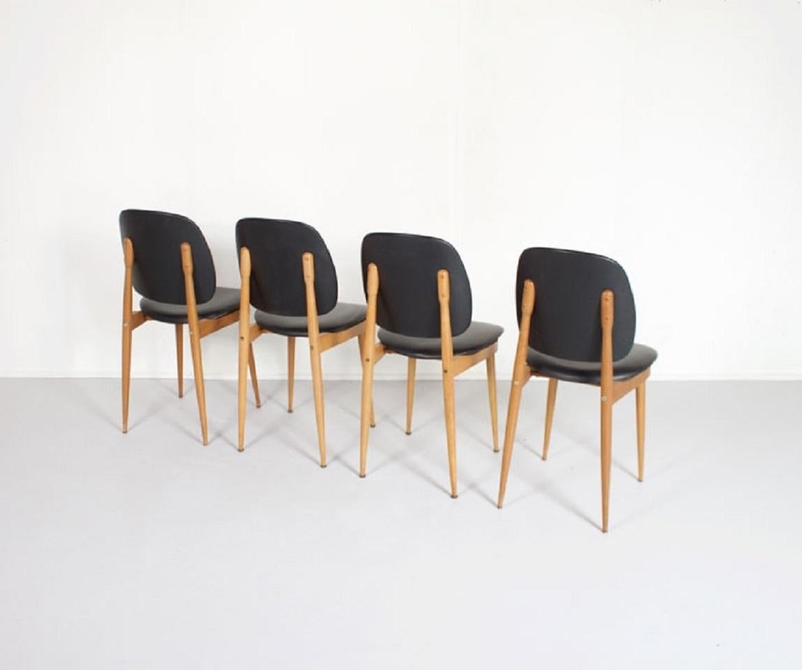 Beech Pierre Guariche Set of Eight Dinner Chairs Model Pégase, Francia, 1960s For Sale