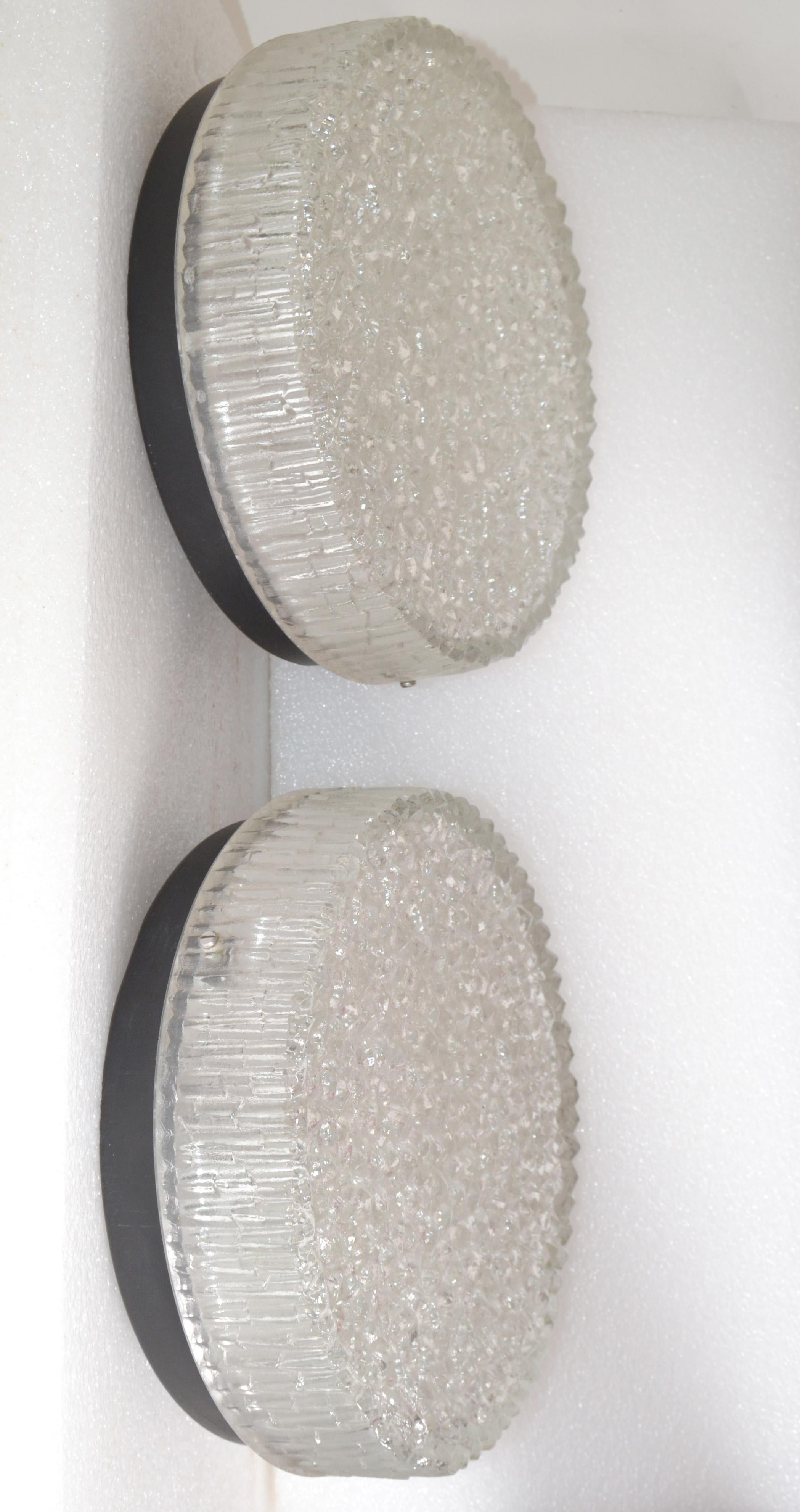 Acier Paire de plafonniers en holophane de style Pierre Guariche, France, 1960, mi-siècle moderne en vente