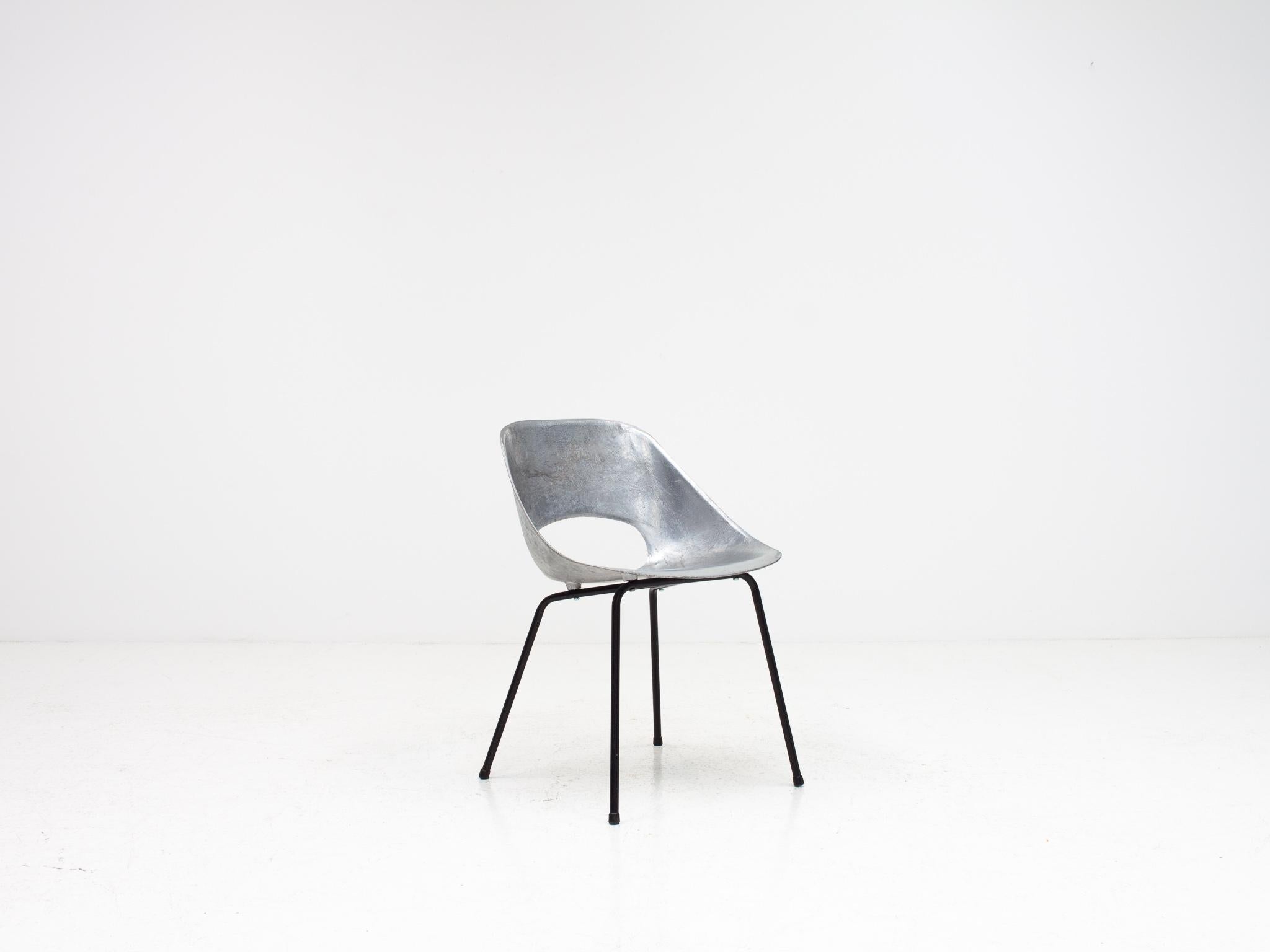 Pierre Guariche Tulip Chair, Cast Aluminum, Steiner Meubles, Paris, 1954 For Sale 4