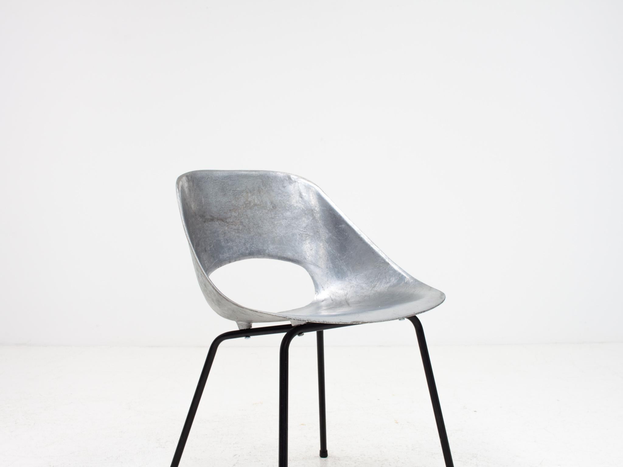 Pierre Guariche Tulip Chair, Cast Aluminum, Steiner Meubles, Paris, 1954 For Sale 5