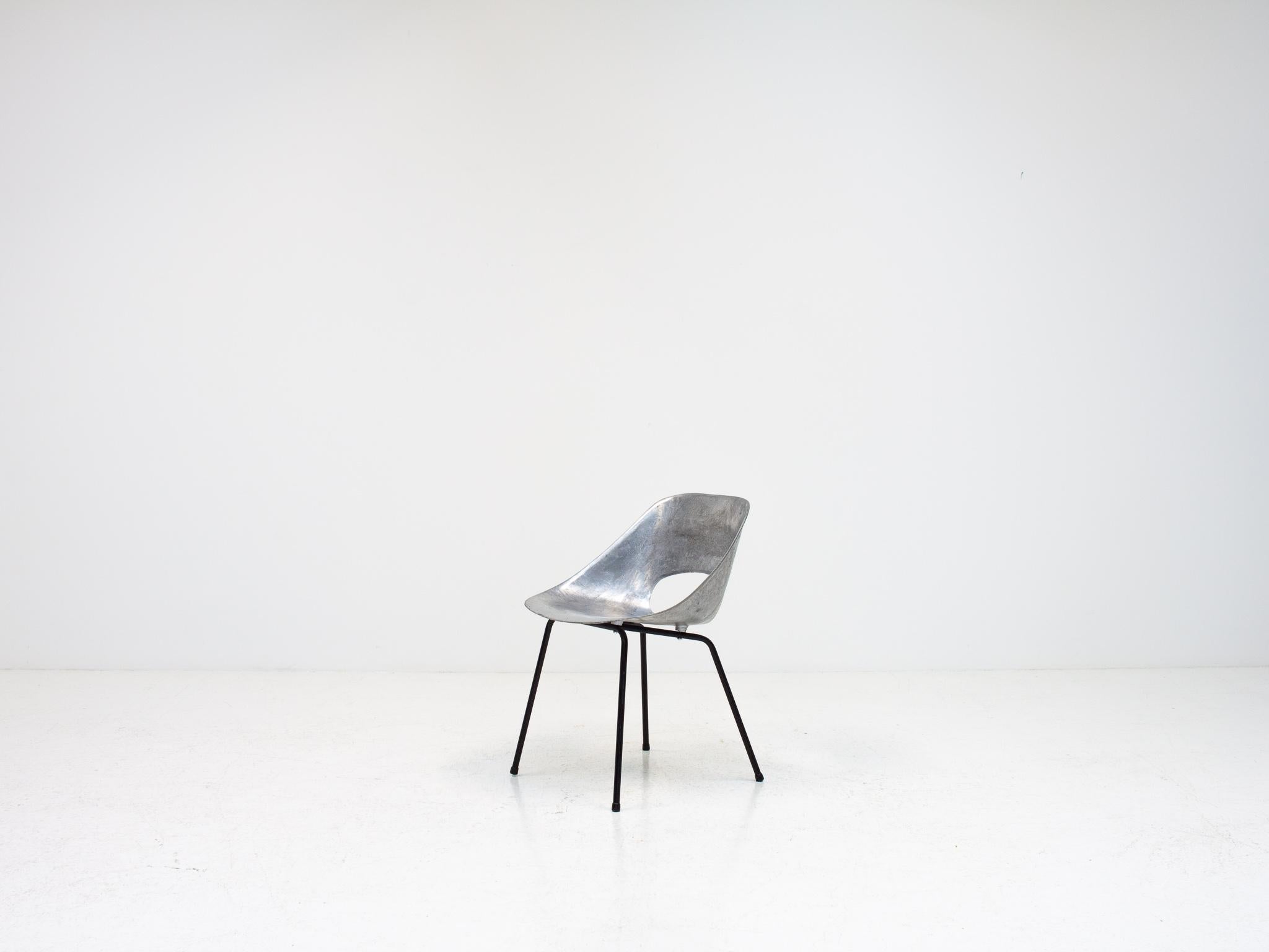 Mid-Century Modern Pierre Guariche Tulip Chair, Cast Aluminum, Steiner Meubles, Paris, 1954 For Sale