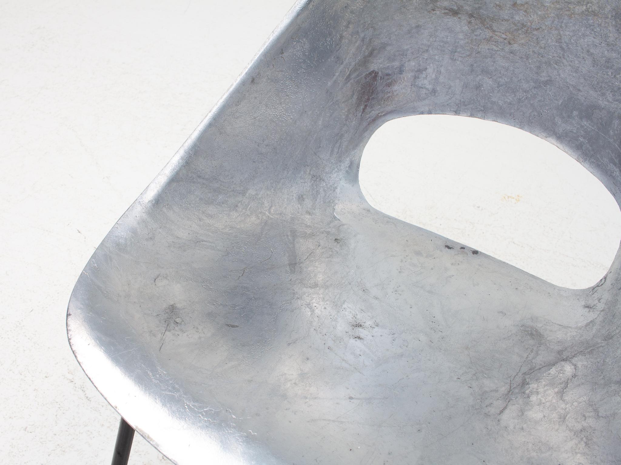 Pierre Guariche Tulip Chair, Cast Aluminum, Steiner Meubles, Paris, 1954 For Sale 1