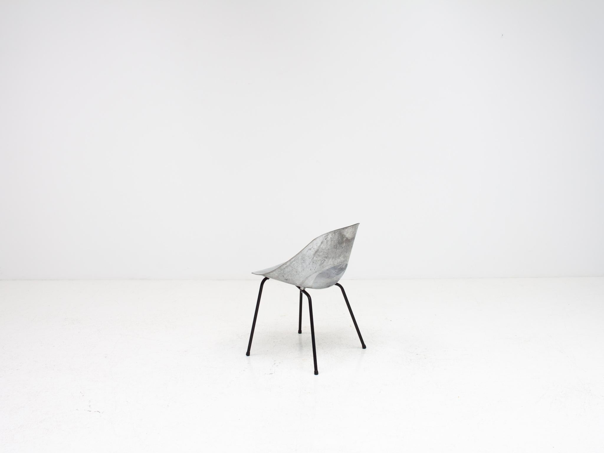 Pierre Guariche Tulip Chair, Cast Aluminum, Steiner Meubles, Paris, 1954 For Sale 2