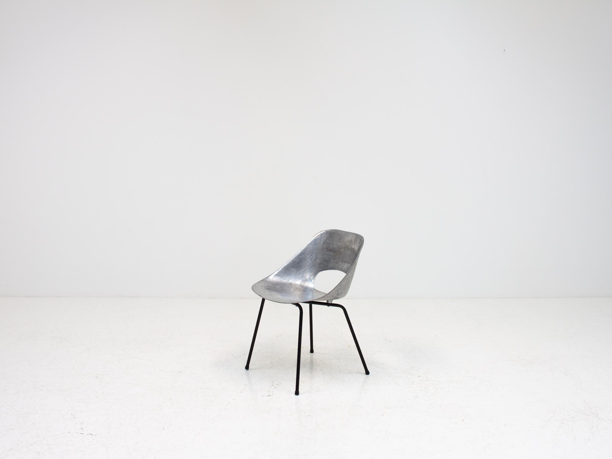 Pierre Guariche Tulip Chair, Cast Aluminum, Steiner Meubles, Paris, 1954 For Sale 3