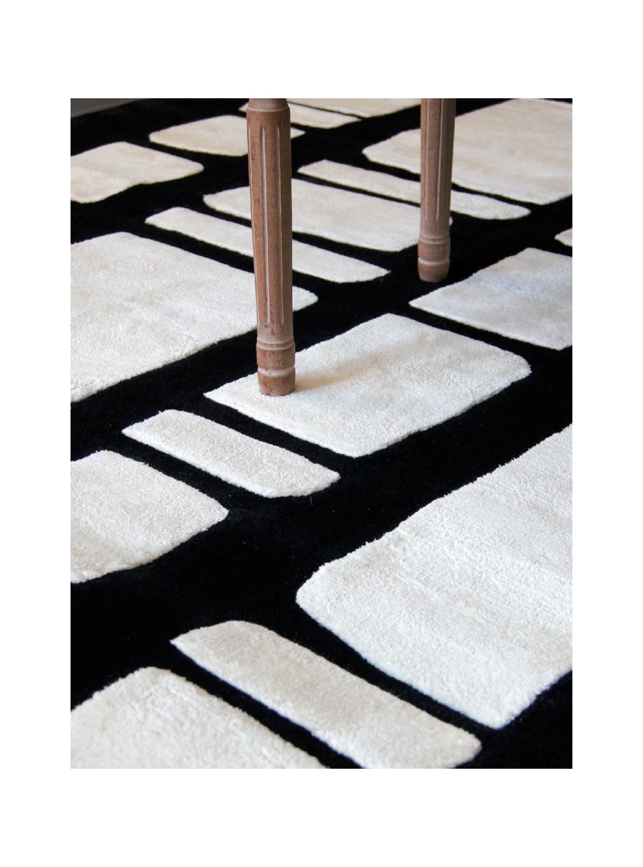 Spanish Pierre, Handmade Luxury Area Rug, NZ Wool & Viscose, 180 x 240 cm For Sale
