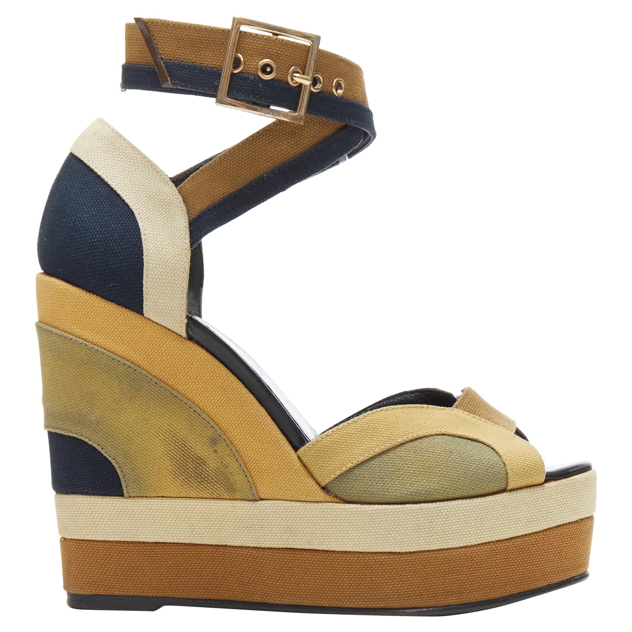 PIERRE HARDY beige tan blue canvas colorblocked open toe ankle wrap wedge EU36
Brand: Pierre Hardy
Designer: Pierre Hardy
Model Name / Style: Wedge
Material: Fabric
Color: Beige, navy
Pattern: Solid
Closure: Ankle strap
Extra Detail: Colorblocked