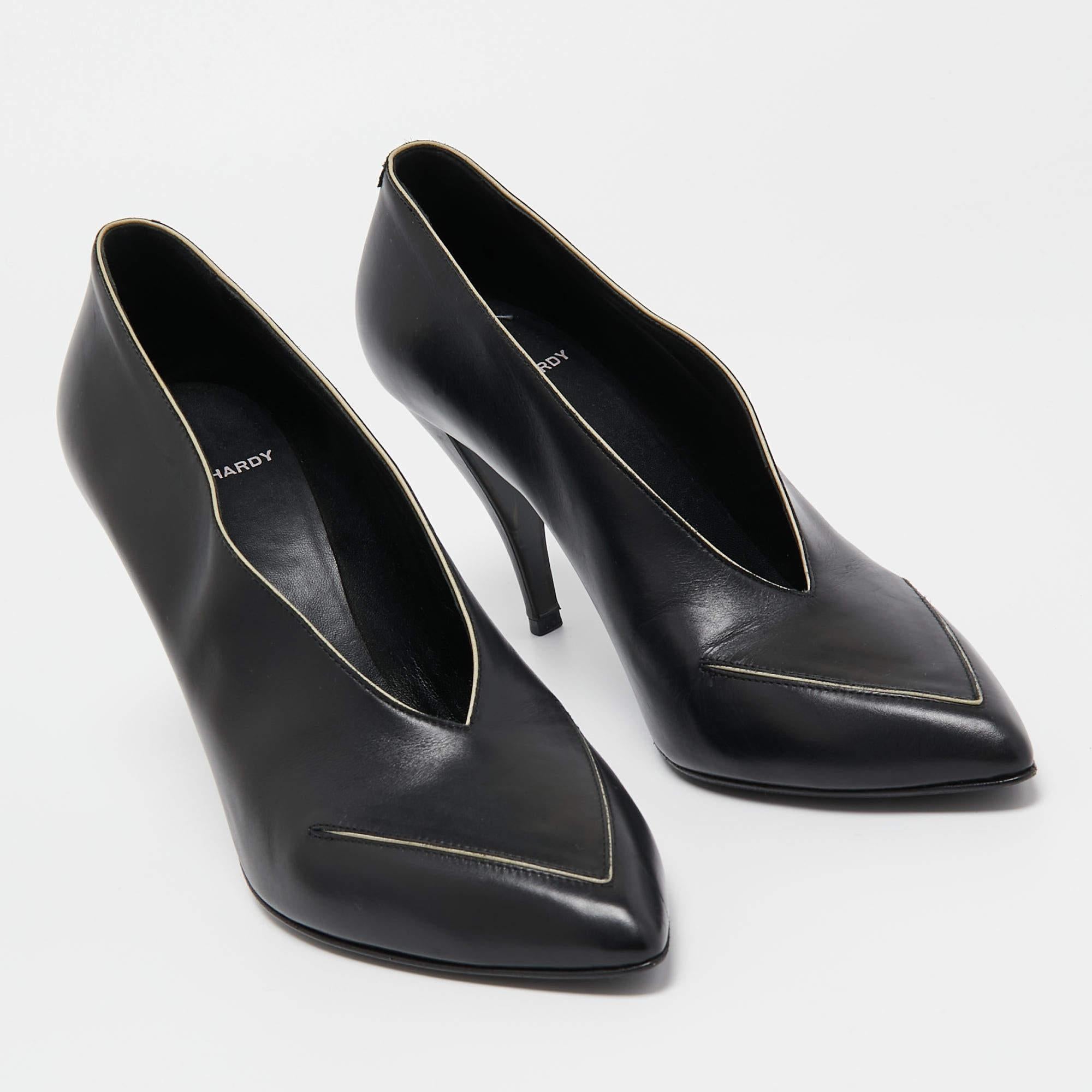 Women's Pierre Hardy Black Leather V Neck Pointed Toe Pumps Size 38 For Sale