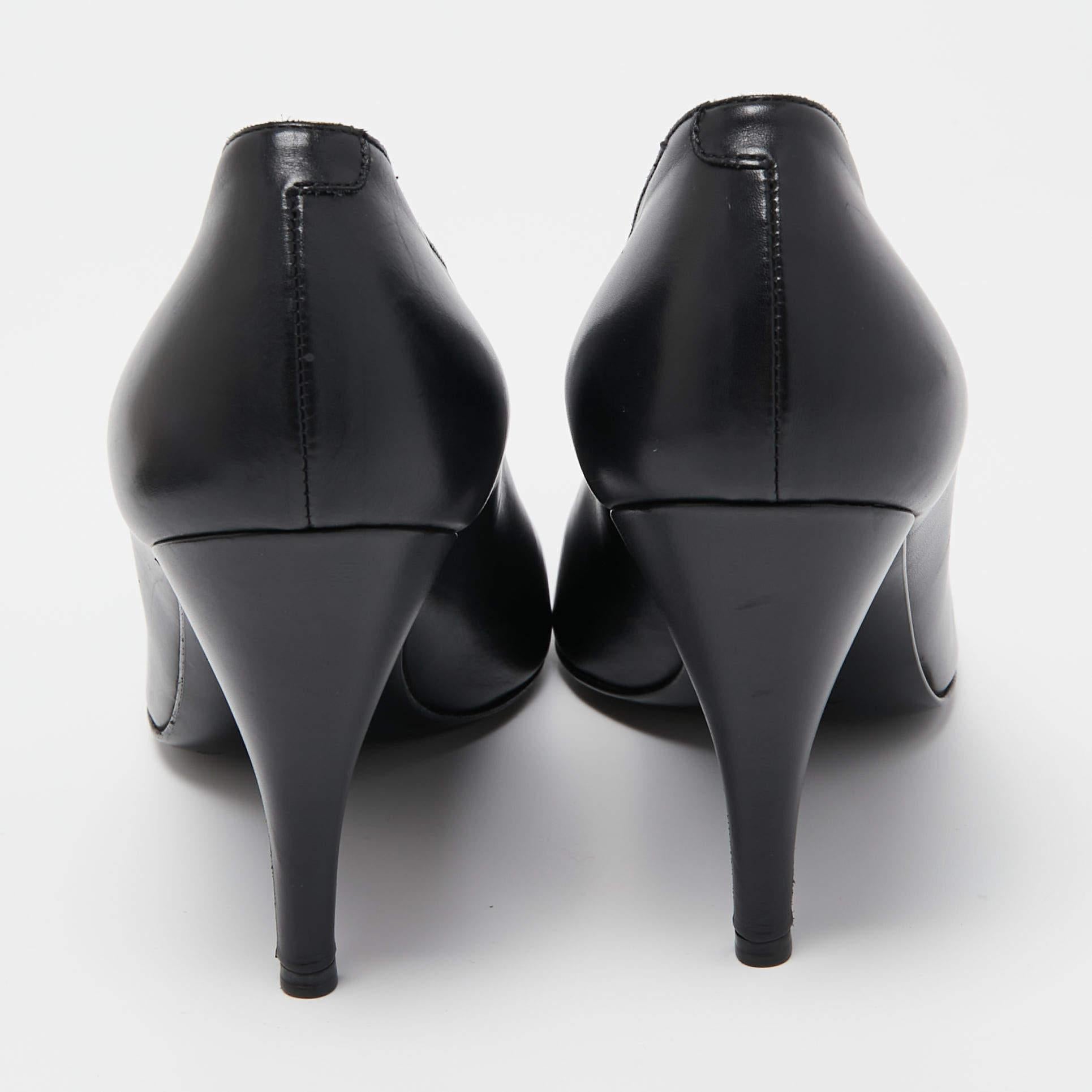 Pierre Hardy Black Leather V Neck Pointed Toe Pumps Size 38 For Sale 1