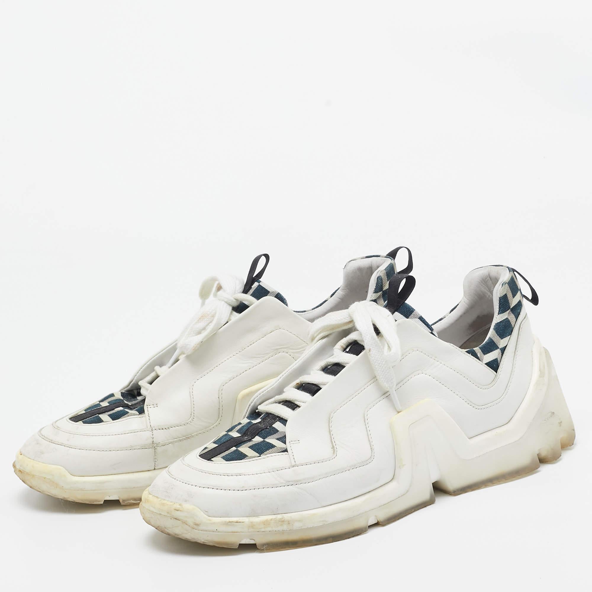 Actualiza tu estilo con estas zapatillas Pierre Hardy. Meticulosamente diseñados para la moda y el confort, son la elección ideal para una zancada cómoda y a la moda.