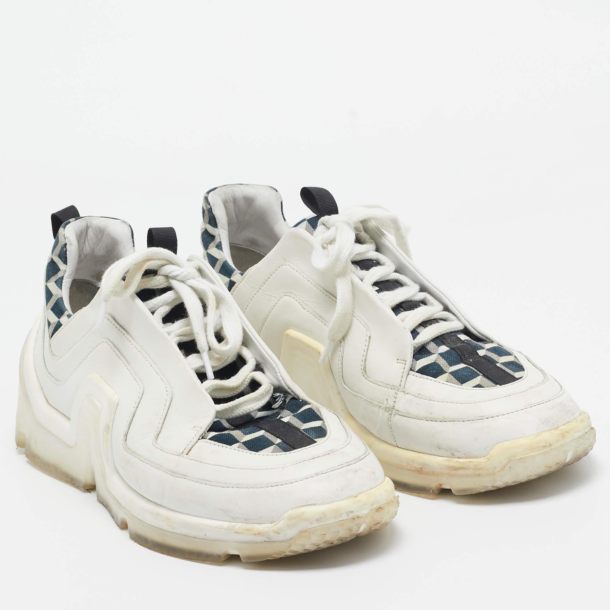 Pierre Hardy Vibe blanco/negro de piel y lona  Zapatillas talla 43 en Bastante bueno estado para la venta en Dubai, Al Qouz 2