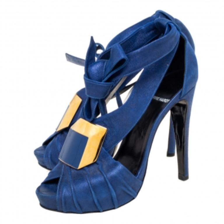 Blu Pierre Hardy Sandali alla caviglia con fibbia in camoscio laminato blu misura 38 in vendita