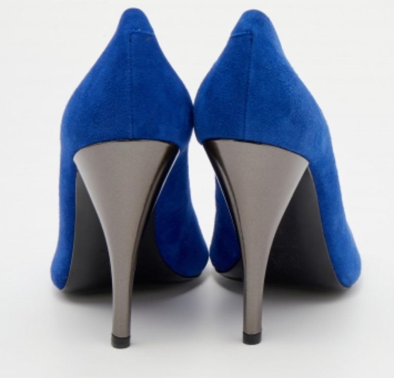 Pierre Hardy, décolleté in pelle scamosciata blu con punta aperta, taglia 39 in vendita 2
