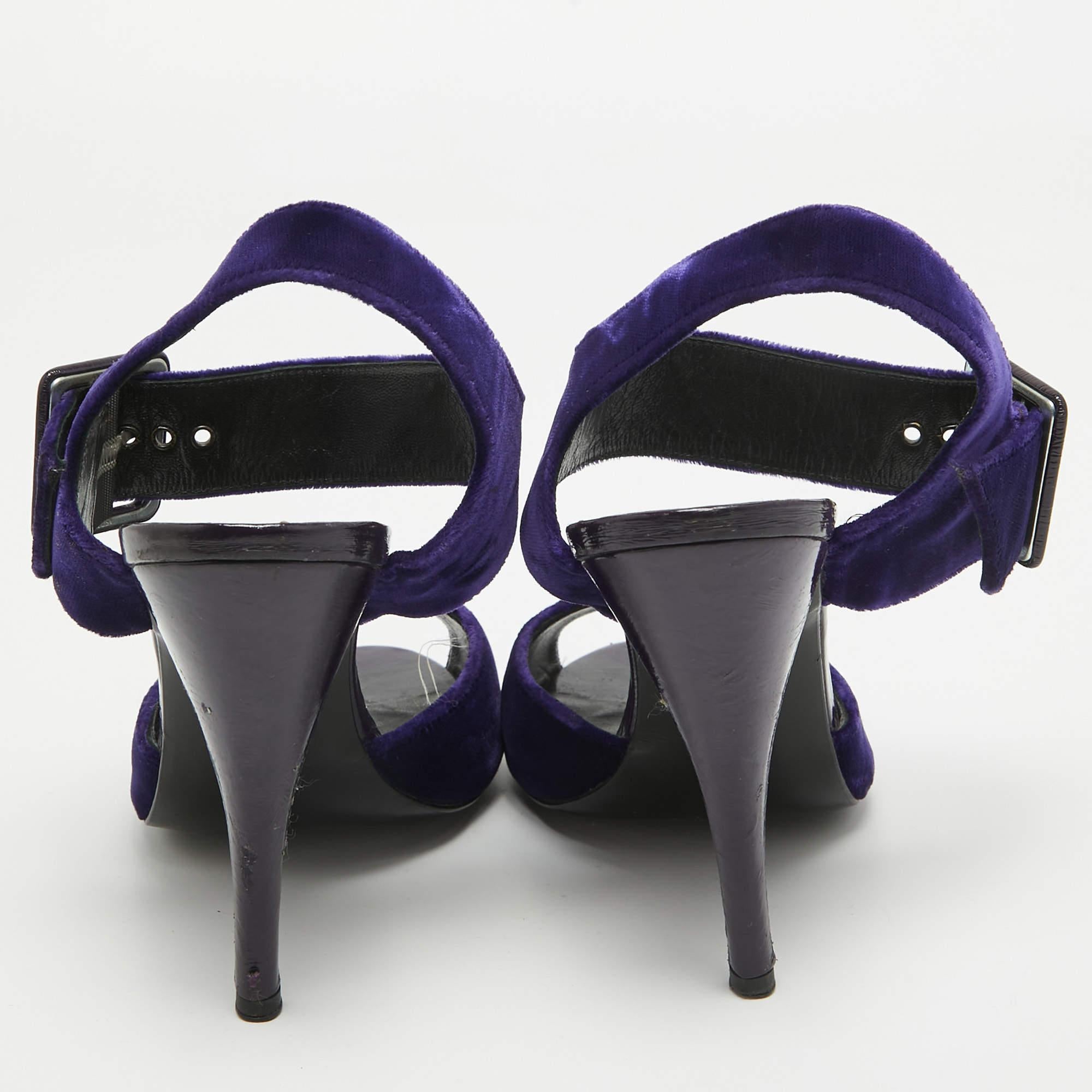 Pierre Hardy Sandali con cinturino alla caviglia in velluto blu misura 38,5 in vendita 1