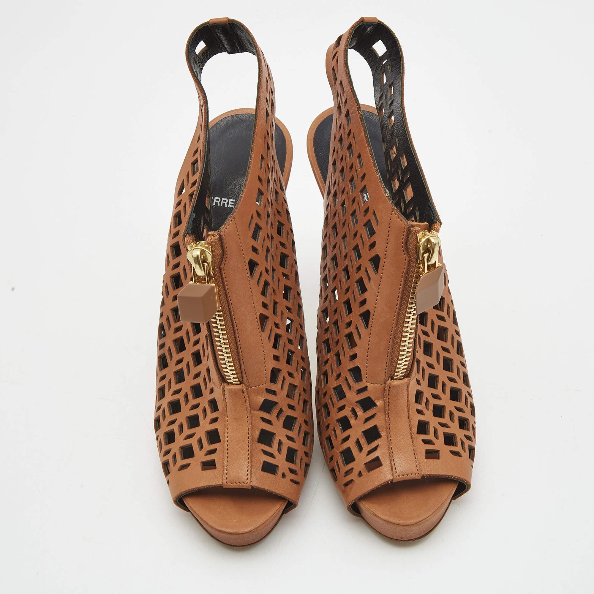 Pierre Hardy Brown Leather Laser Cut Out Zip Detail Booties Size 36.5 In Good Condition For Sale In Dubai, Al Qouz 2