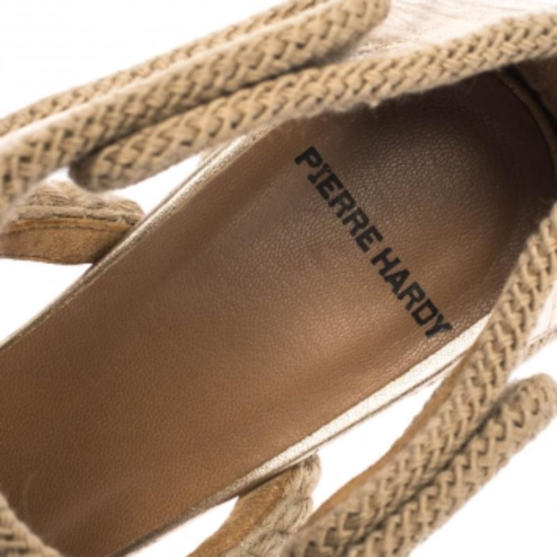 Pierre Hardy - Sandali a gabbia in pelle oro e corda beige - misura 40 In condizioni discrete in vendita a Dubai, Al Qouz 2