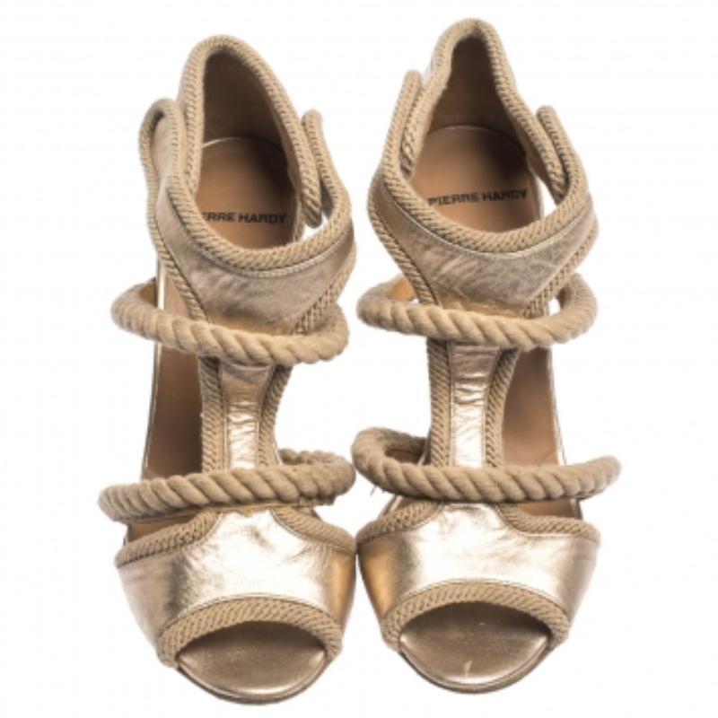 Pierre Hardy - Sandali a gabbia in pelle oro e corda beige - misura 40 in vendita 1