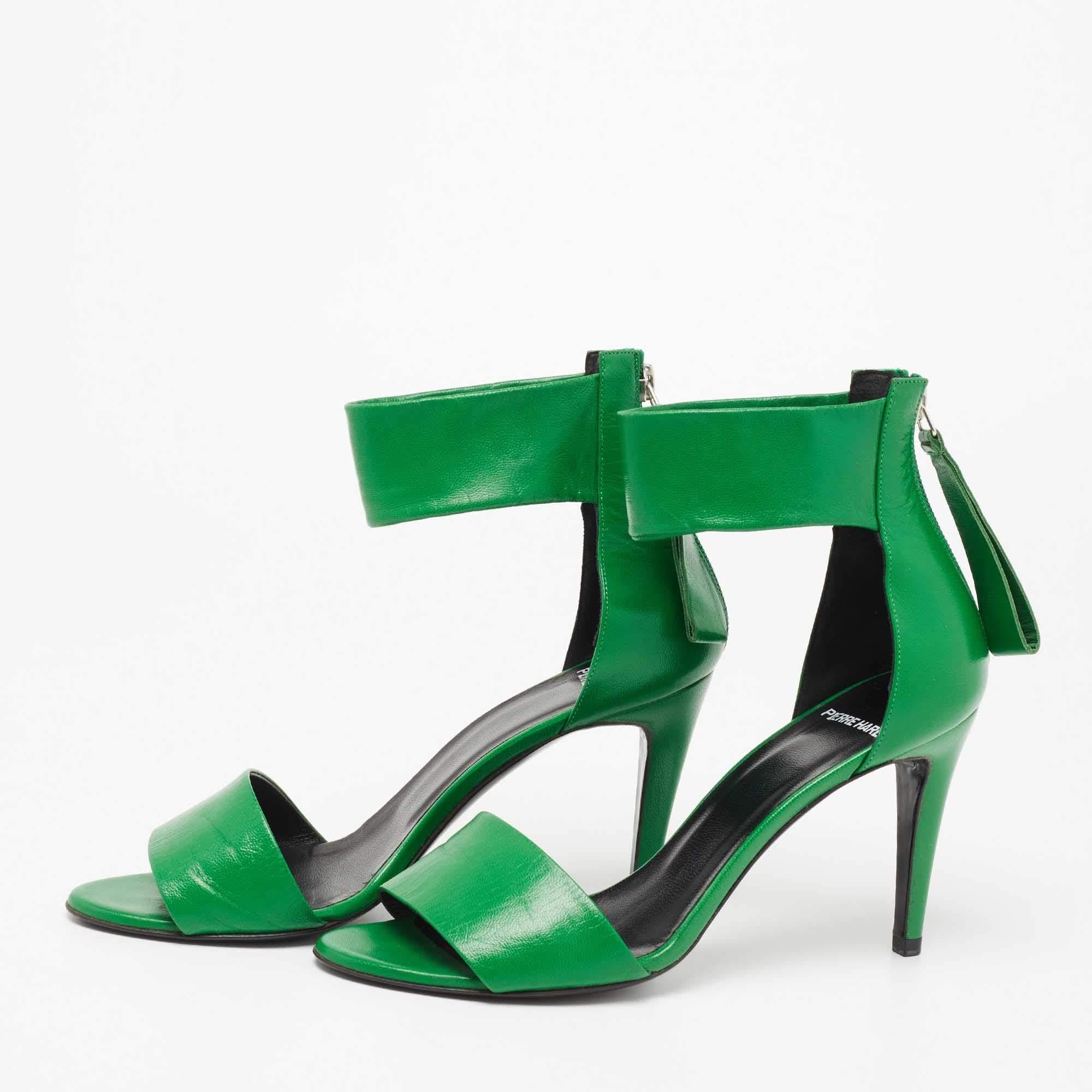 The ankle strap of these Pierre Hardy sandals will elegantly hug your feet. Constructed from leather, they flaunt a zipper closure on the counters, open toes, and 9cm heels.

