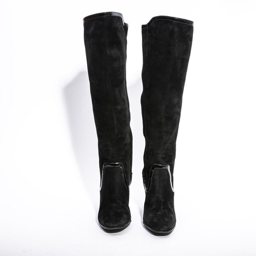 PIERRE HARDY black suede calf boots, size 38,5
Condition: Very good
Made in Italy
Size : 38.5
Color : black
Material : suede calf
Dimensions : heel height 10 cm, shaft height 37.5 cm
Color: black
Material: suede calfskin
Details: black patent