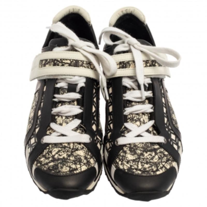 Crafted from leather and python in a monochrome pattern, these Pierre Hardy sneakers come in a low-top frame. They feature round toes, laces, and velcros on the vamps. The sturdy soles and comfortable insoles finish off the pair effortlessly. (NOTE:
