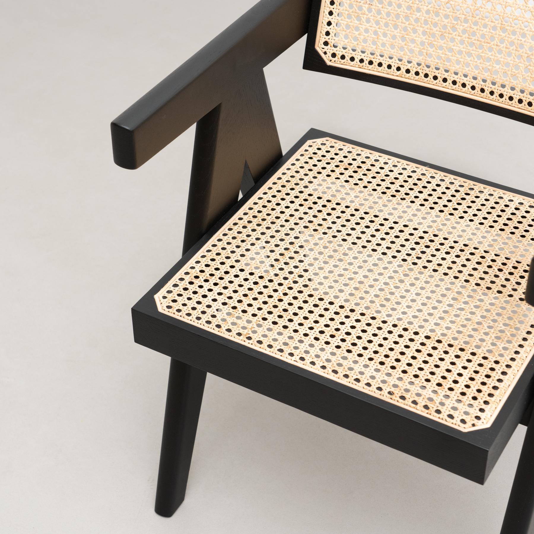 Pierre Jeanneret 051 Silla de oficina Capitol Complex con cojín by Cassina en venta 11