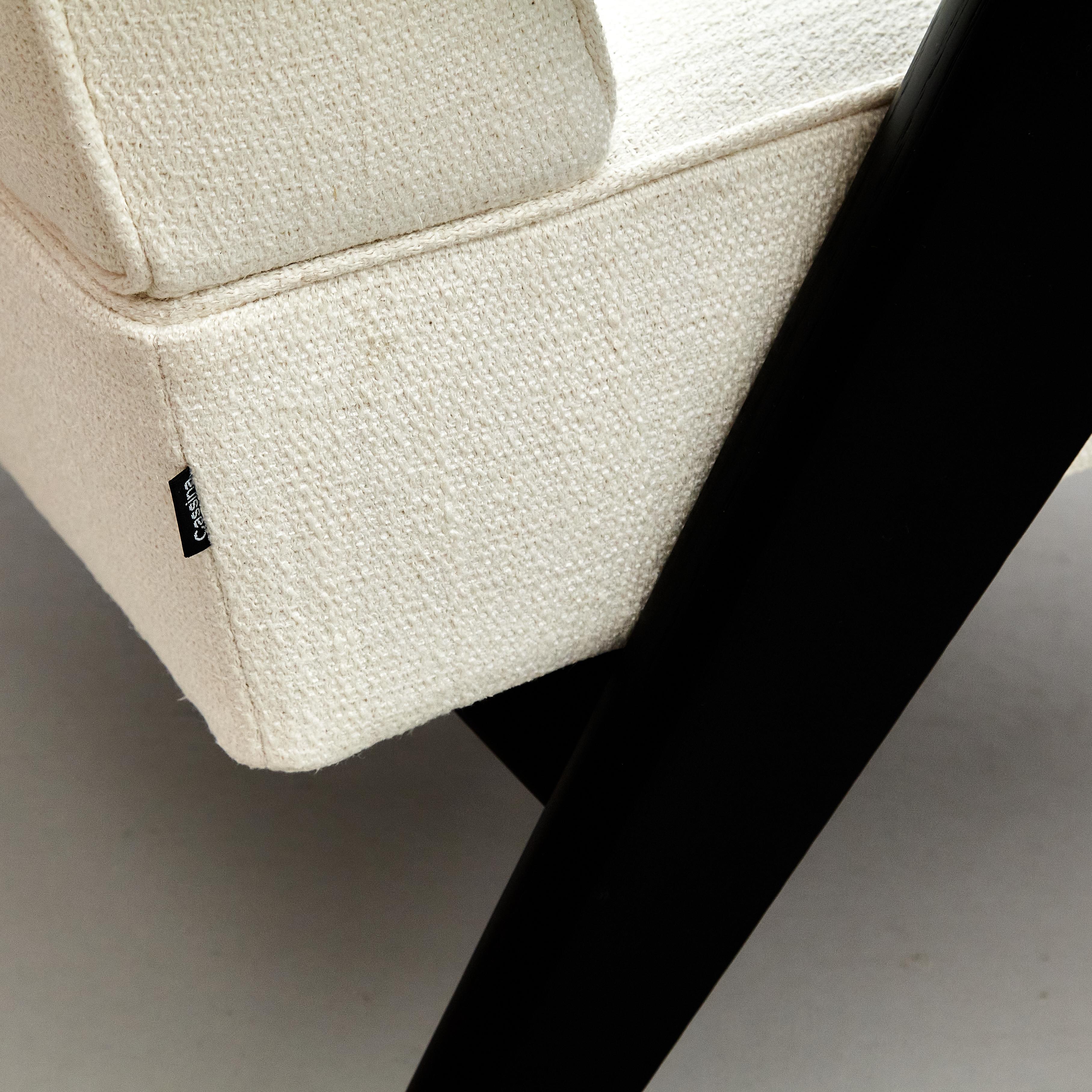 Pierre Jeanneret 053 Sillón Capitol Complex de Cassina en venta 4