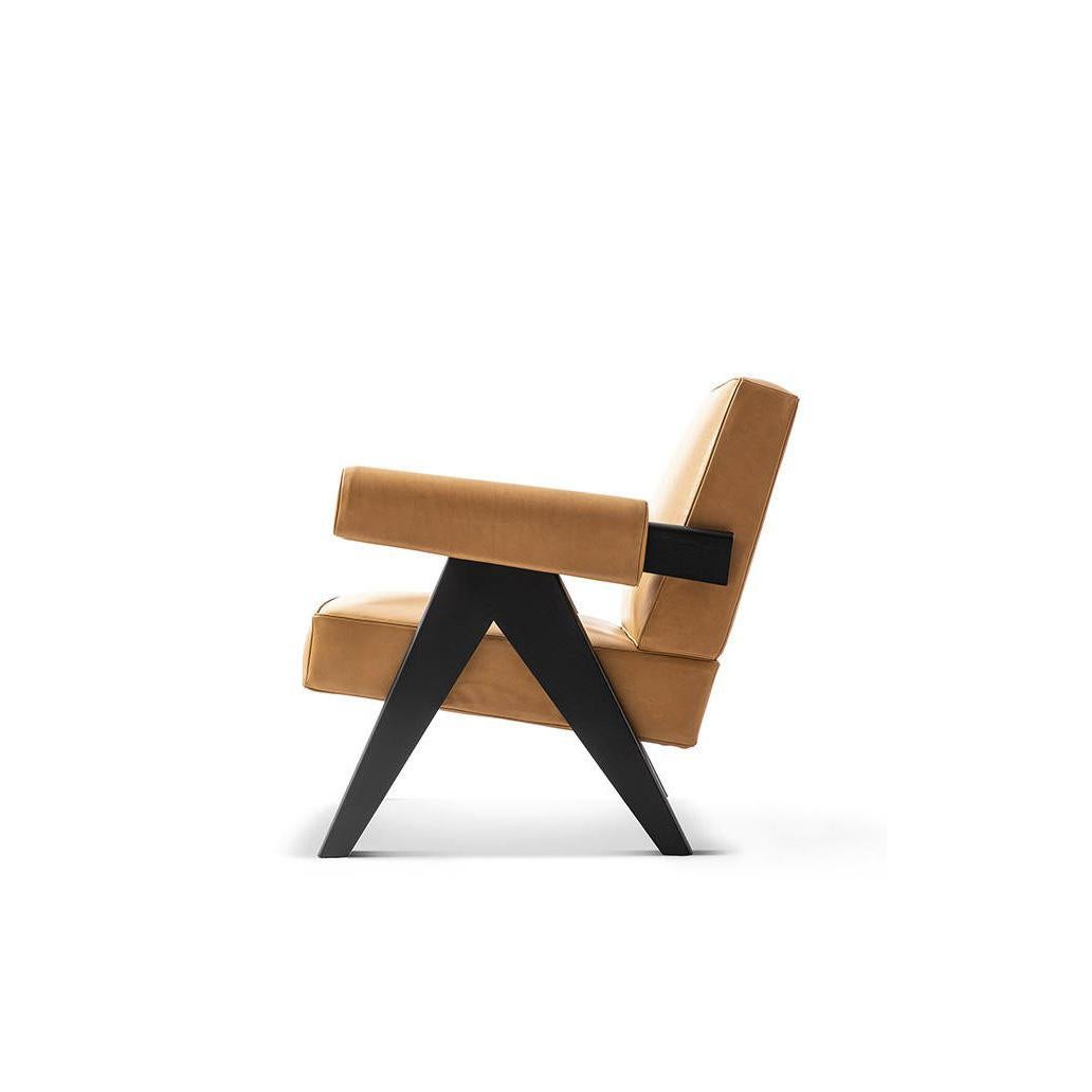 Sillóndiseñado por Pierre Jeanneret hacia 1950, relanzado en 2019.
Fabricado por Cassina en Italia.

Incluido en la lista del Patrimonio Cultural de la UNESCO de 2016, la extraordinaria arquitectura del Complejo del Capitolio de Le Corbusier,
