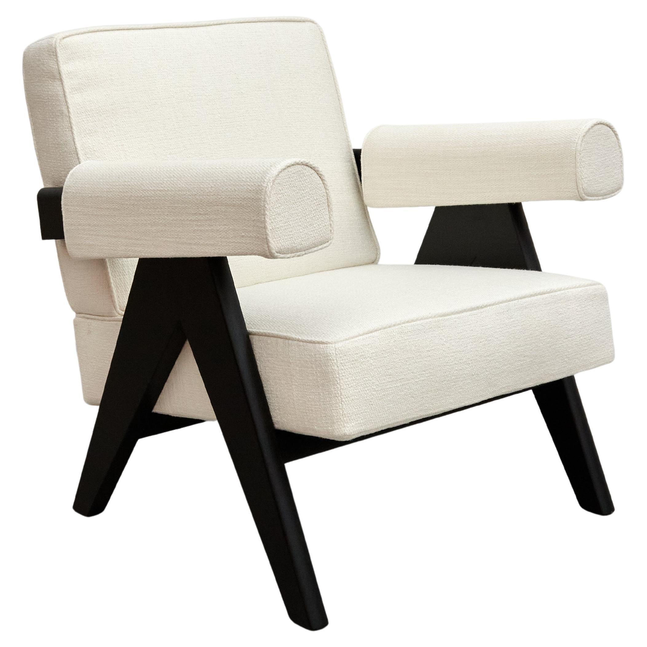 Sillóndiseñado por Pierre Jeanneret hacia 1950, relanzado en 2019.
Fabricado por Cassina en Italia.

Incluido en la lista del Patrimonio Cultural de la UNESCO de 2016, la extraordinaria arquitectura del Complejo del Capitolio de Le Corbusier,