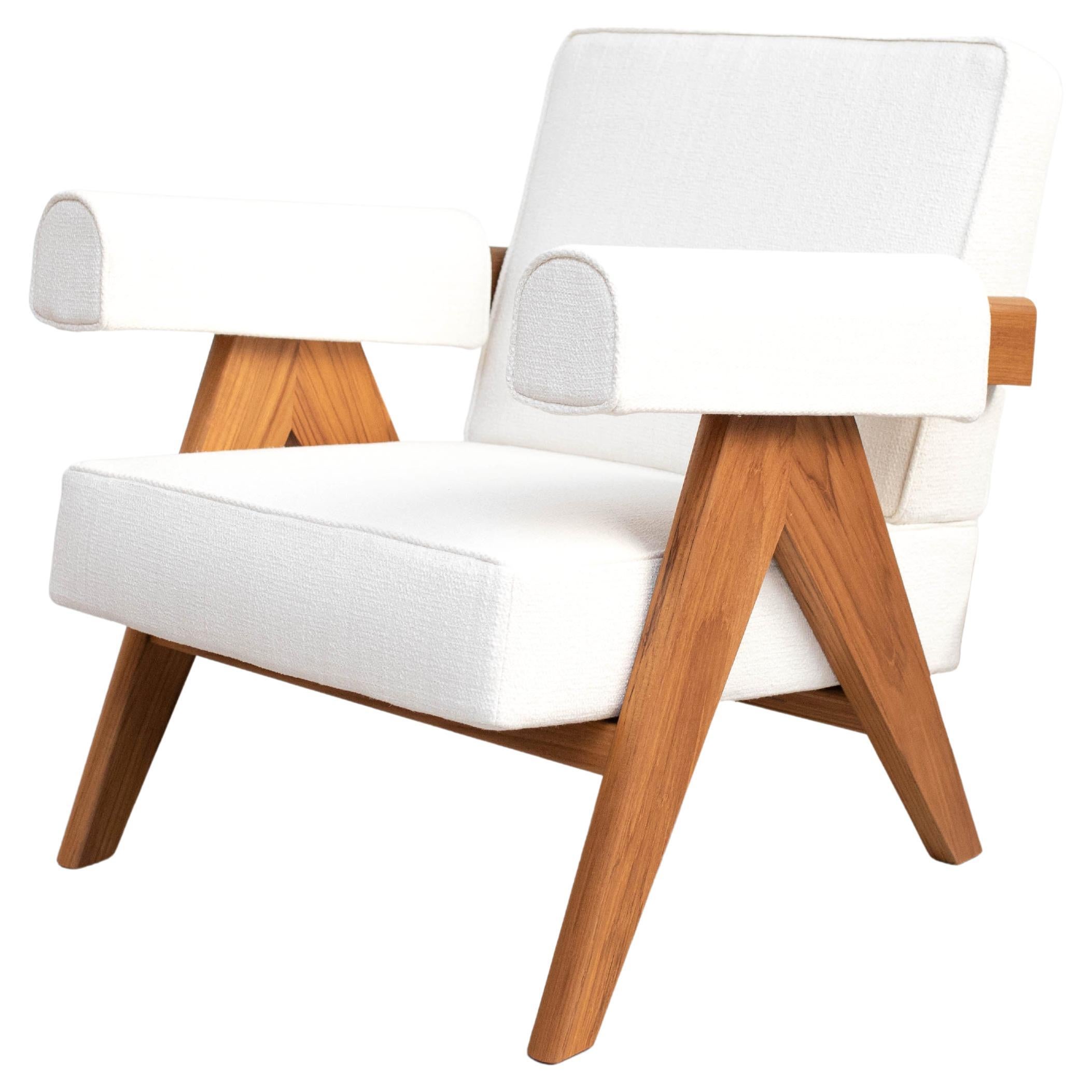 Poltrona disegnata da Pierre Jeanneret intorno al 1950, rilanciata nel 2019.
Prodotto da Cassina in Italia.

Incluso nella lista dei Patrimoni Culturali dell'UNESCO del 2016, la straordinaria architettura del Capitol Complex di Le Corbusier,