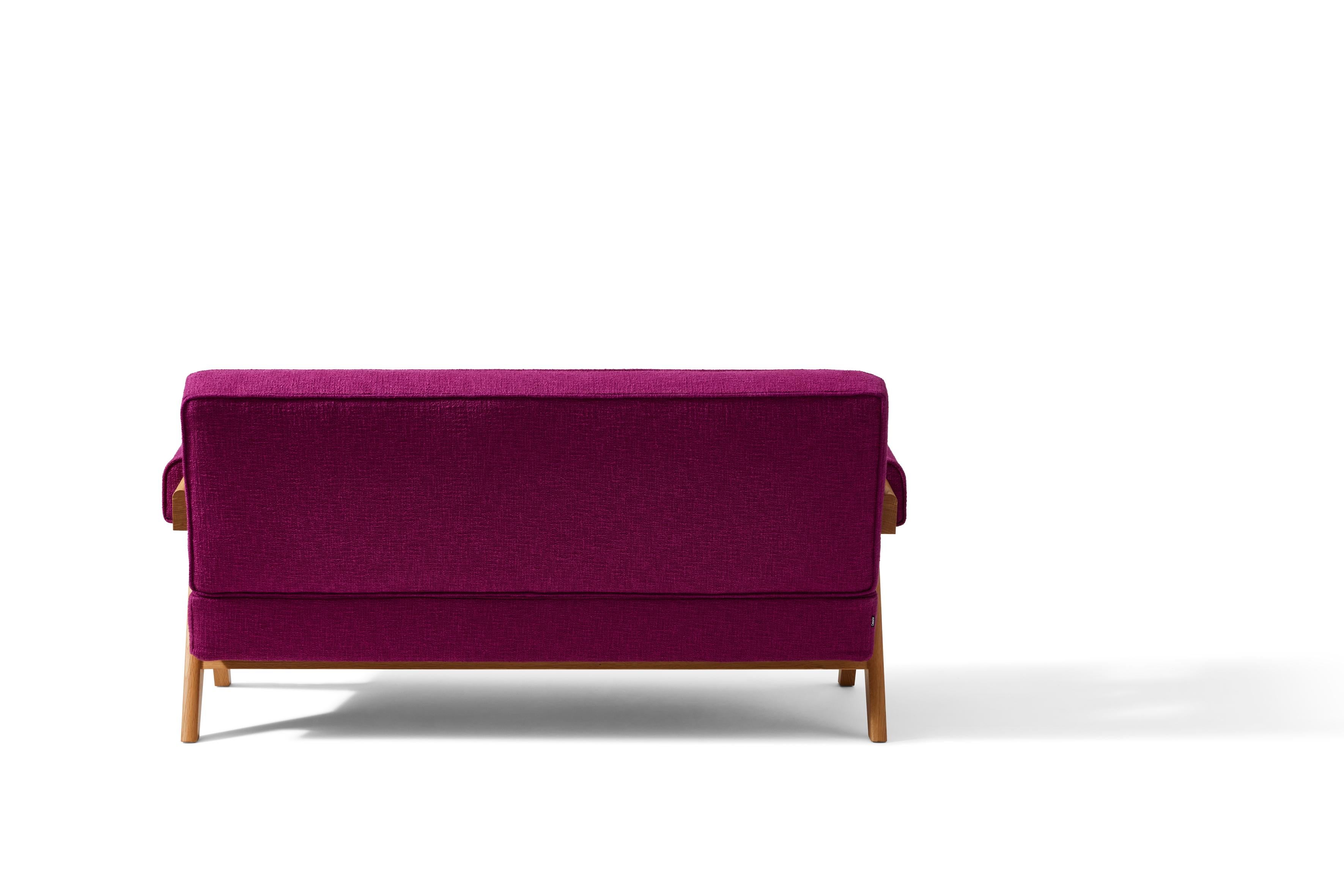 Pierre Jeanneret 053 Capitol Complex Oak and Purple Uphosltery Sofa by Cassina In New Condition For Sale In Barcelona, Barcelona
