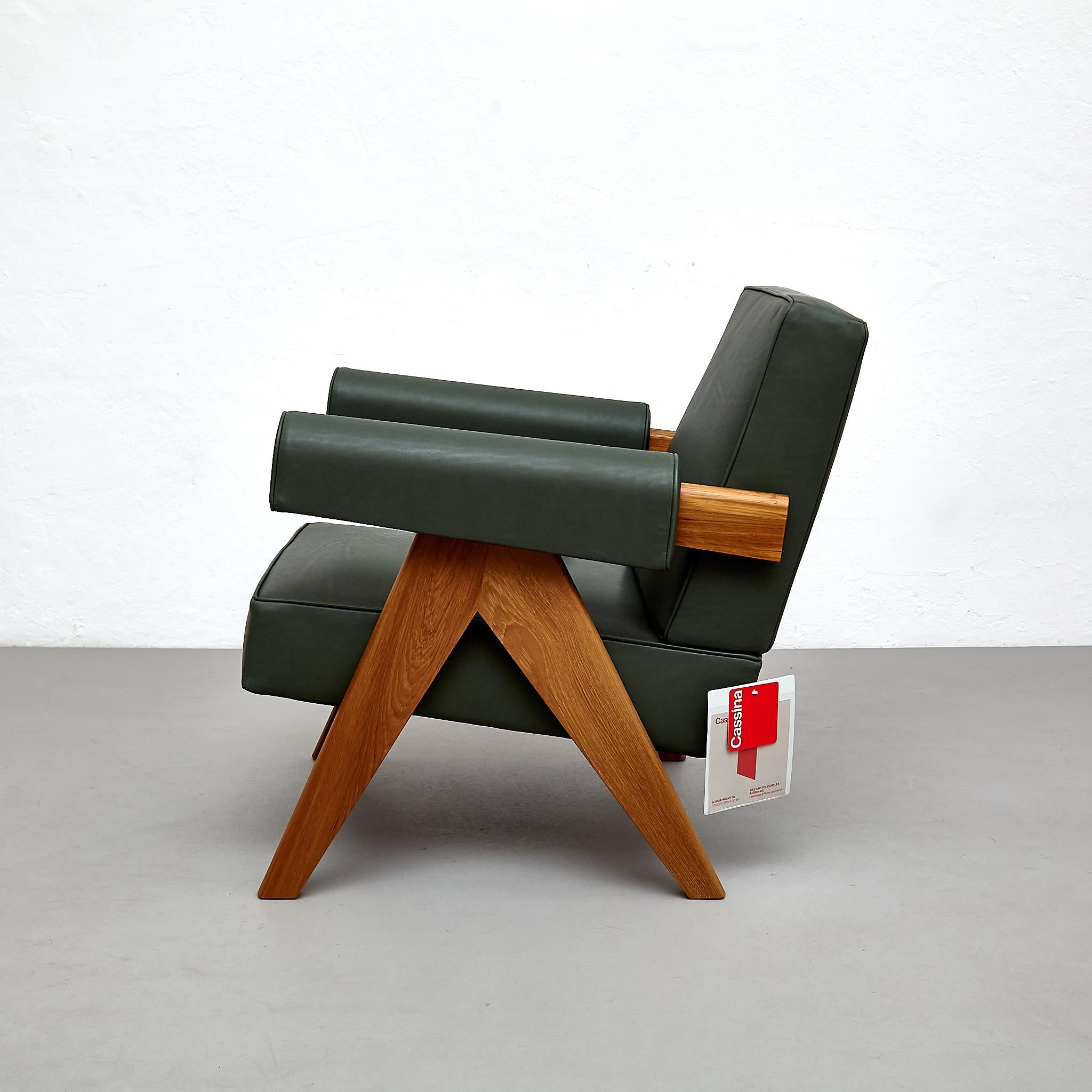 Pierre Jeanneret 053 Capitol Complex Teak Wood Green Leather Armchair by Cassina In New Condition For Sale In Barcelona, Barcelona