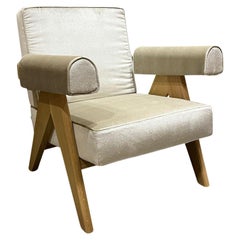 Pierre Jeanneret 053 Chair in Oak in Osaka Madreperla
