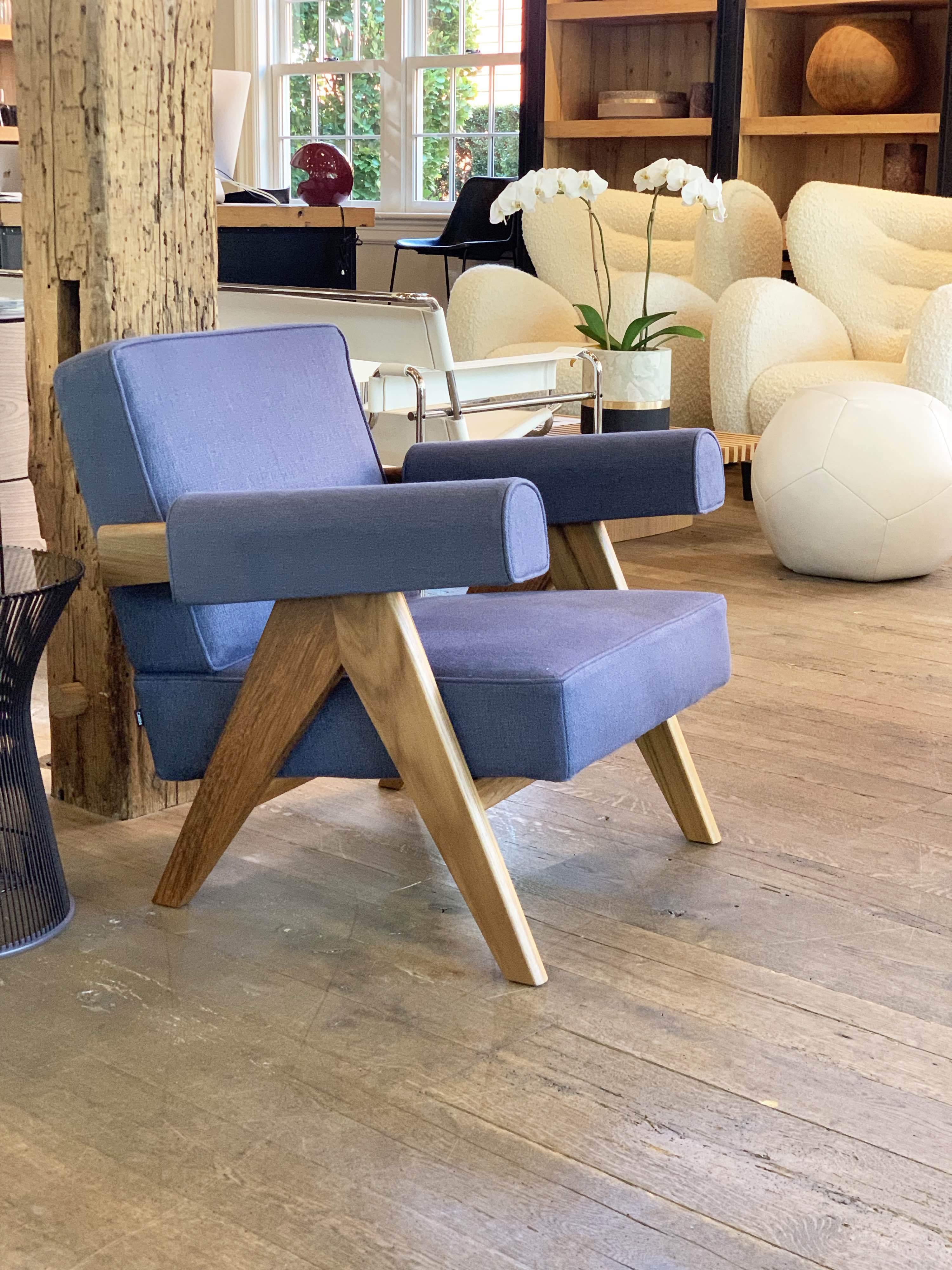 Fauteuil Capitol Complex 053 en teck avec tissu bleu Pierre Jeanneret Neuf - En vente à Sag Harbor, NY