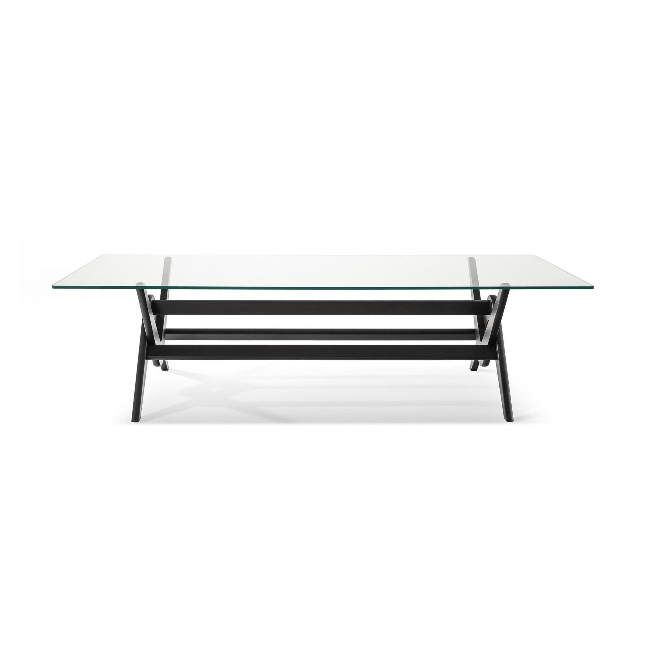 Table conçue par Pierre Jeanneret vers 1950, relancée en 2019.
Fabriqué par Cassina en Italie.

L'inscription sur la liste du patrimoine mondial de l'UNESCO en 2016 a suscité un grand intérêt pour le complexe du Capitole de Le Corbusier, une œuvre
