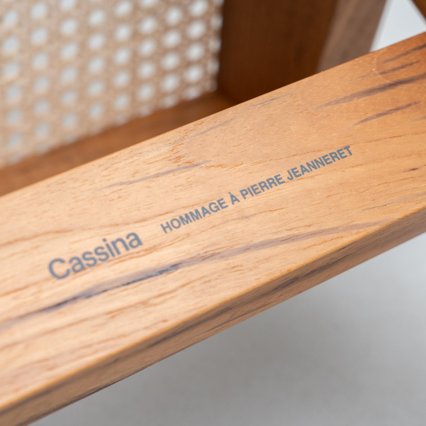 Panca civile Pierre Jeanneret 057 con cuscino di Cassina in vendita 6