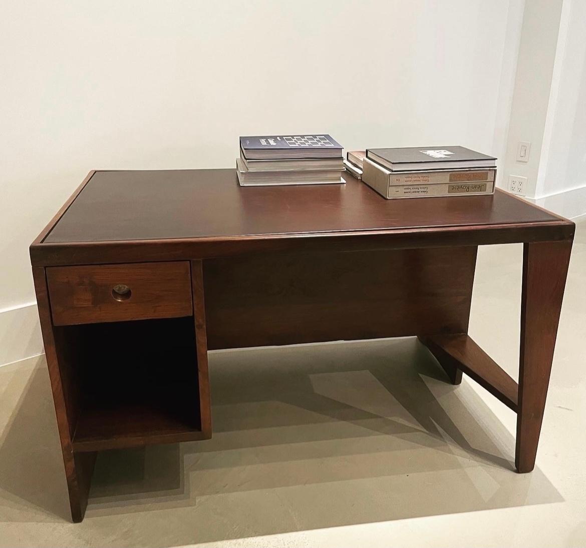 Pierre Jeanneret, 1959-61 Pigeonhole-Schreibtisch aus ostindischem Palisanderholz und Leder (Indisch) im Angebot