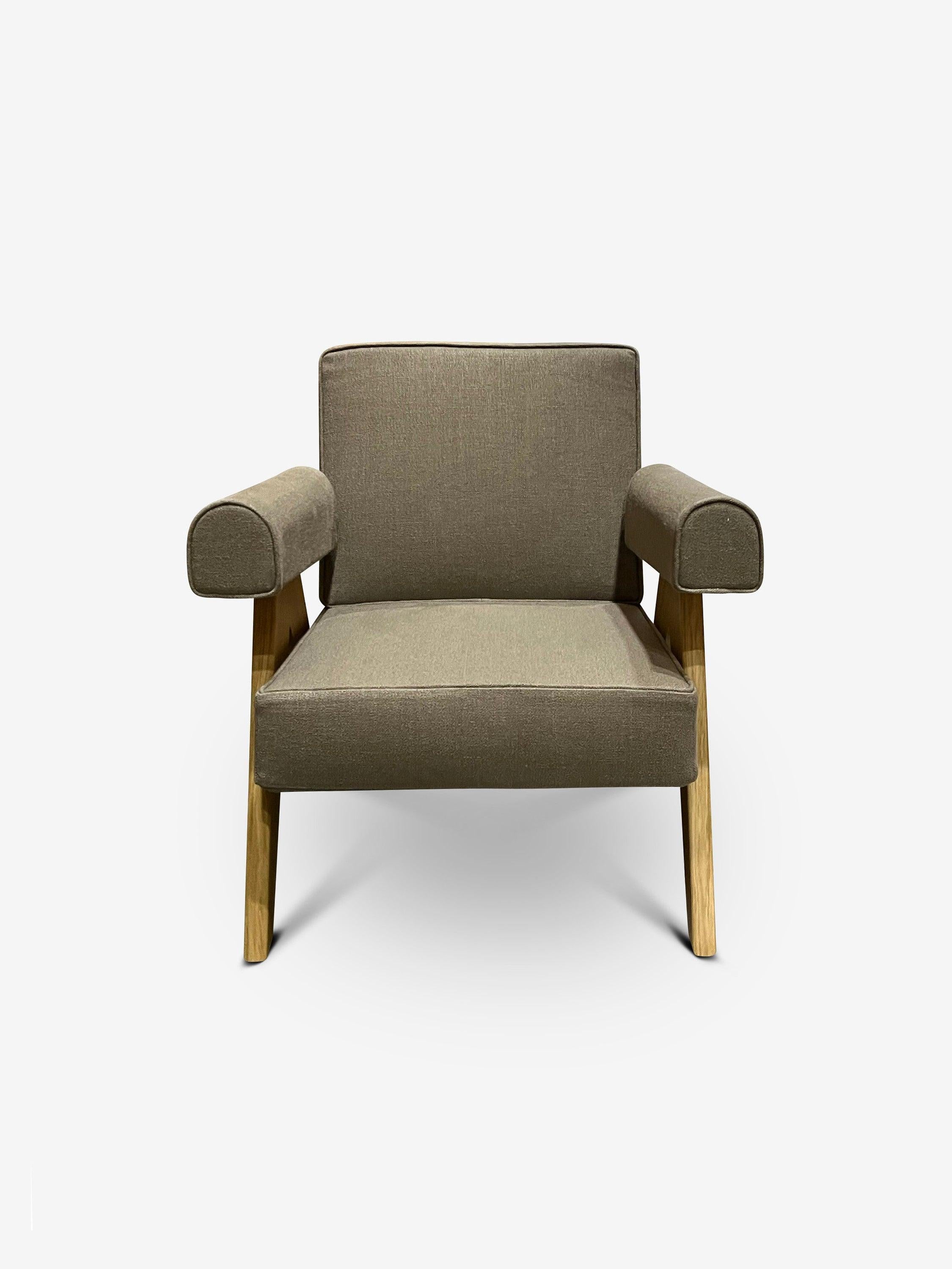 Pierre Jeanneret Sillón Complejo Capitol 1960 en Roble con Tela Tartufo Italiano en venta