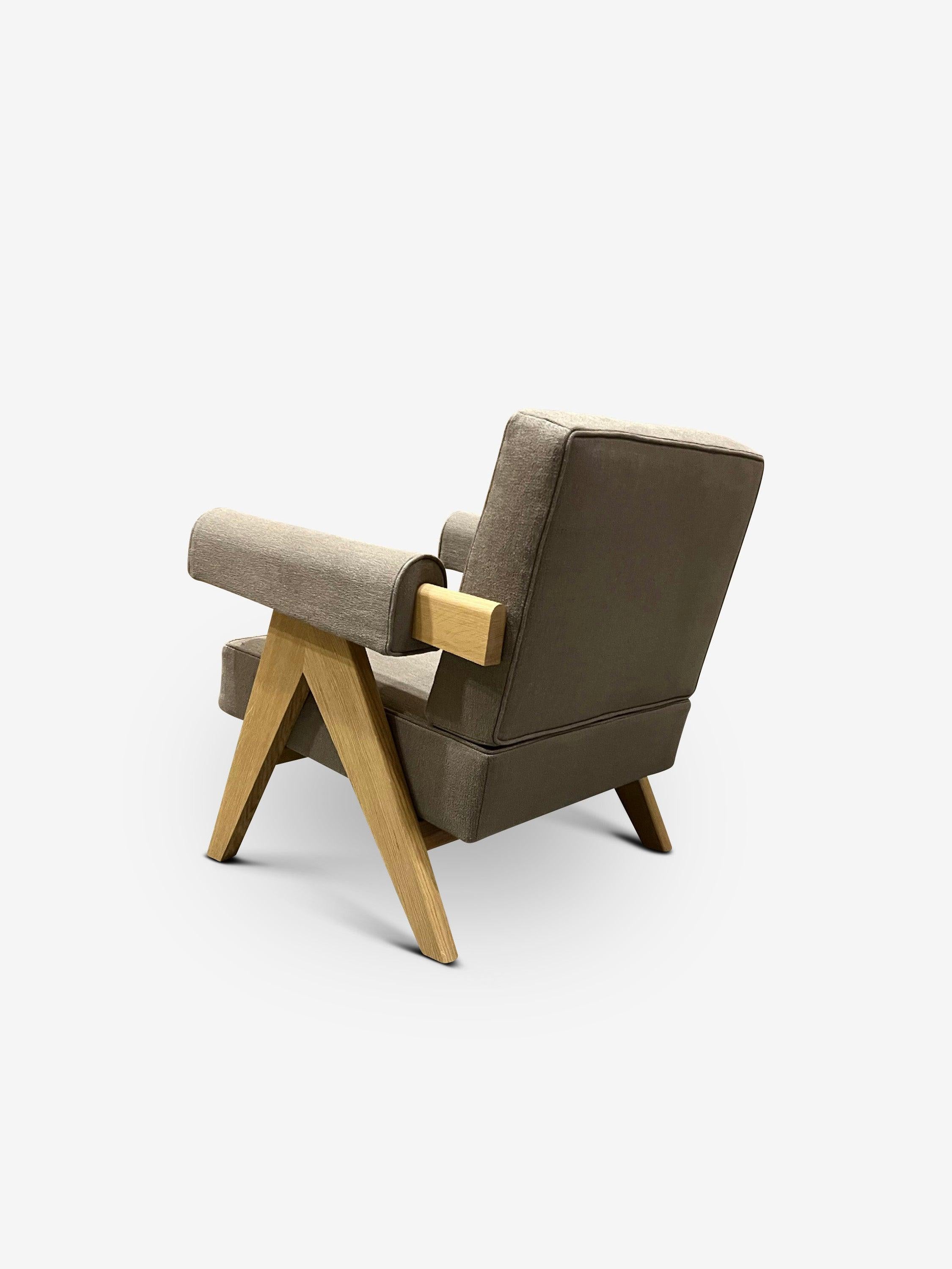 Pierre Jeanneret Sillón Complejo Capitol 1960 en Roble con Tela Tartufo en venta 1