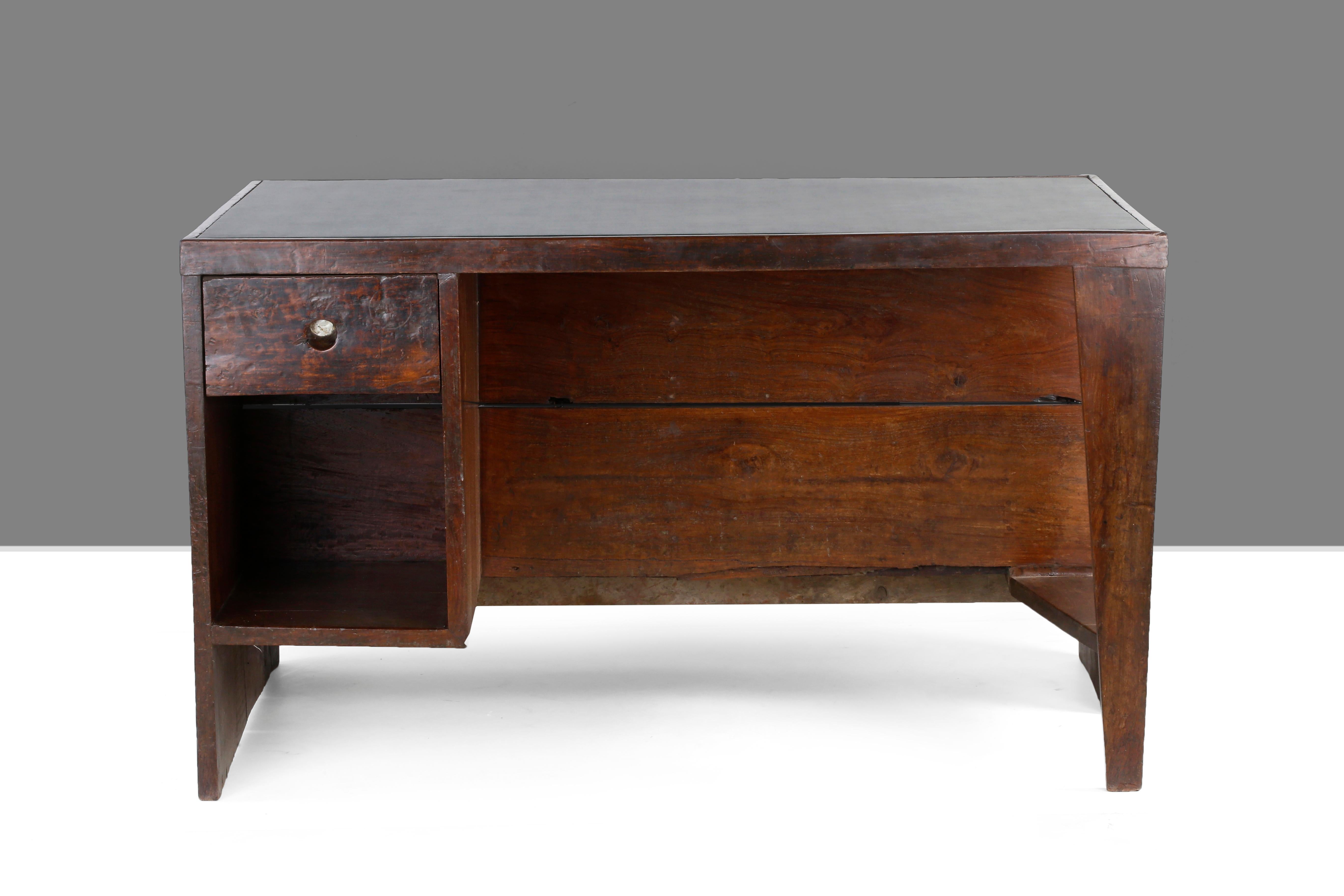 Pierre Jeanneret Authentic Office Desk from Chandigarh with signes In Good Condition In Zürich, CH