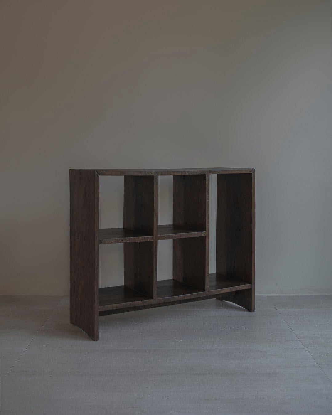 Authentic PJ-R-27-B by Pierre Jeanneret - This double-sided low cupboard, known as “5-hole rack” or 